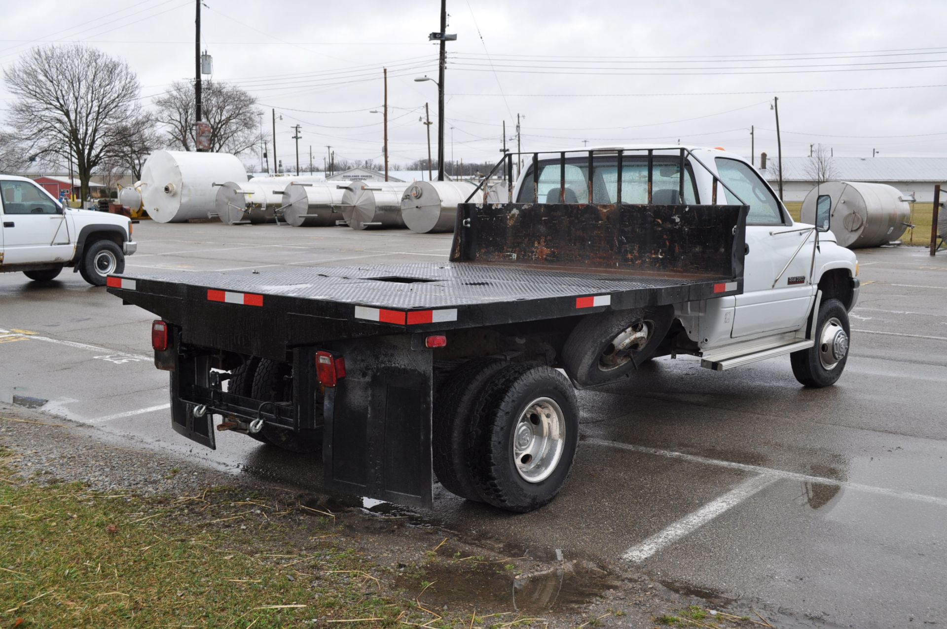 1999 Dodge 3500 reg cab, 24 valve Cummins Turbo Diesel, 5 sp manual, 2wd, flat bed, 195,882 mi - Image 3 of 13