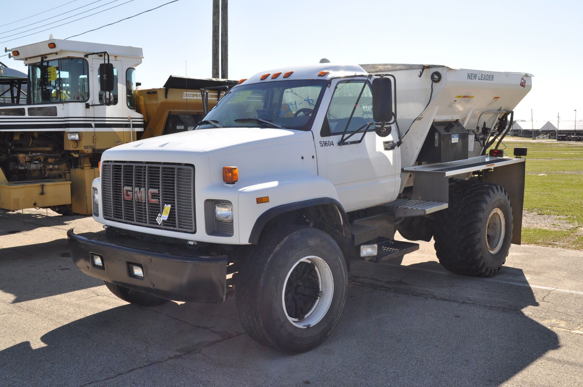 1996 GMC Field Gymmy, New Leader L22-20 G4 spinner bed, Cat engine, auto trans, GSC 1000 controller