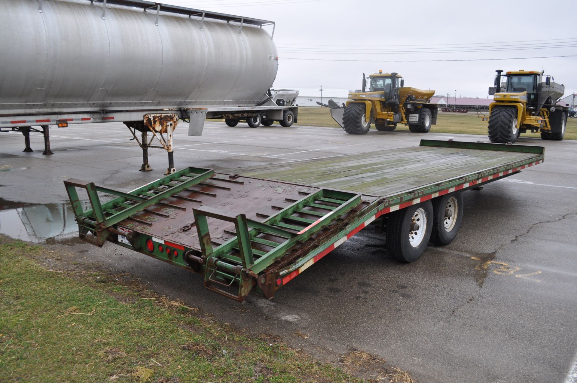 2005 Better Built Pintle hitch trailer, tandem axle single wheels, 14,000 GVW, 19.5’ deck, 5’ dove - Image 5 of 6