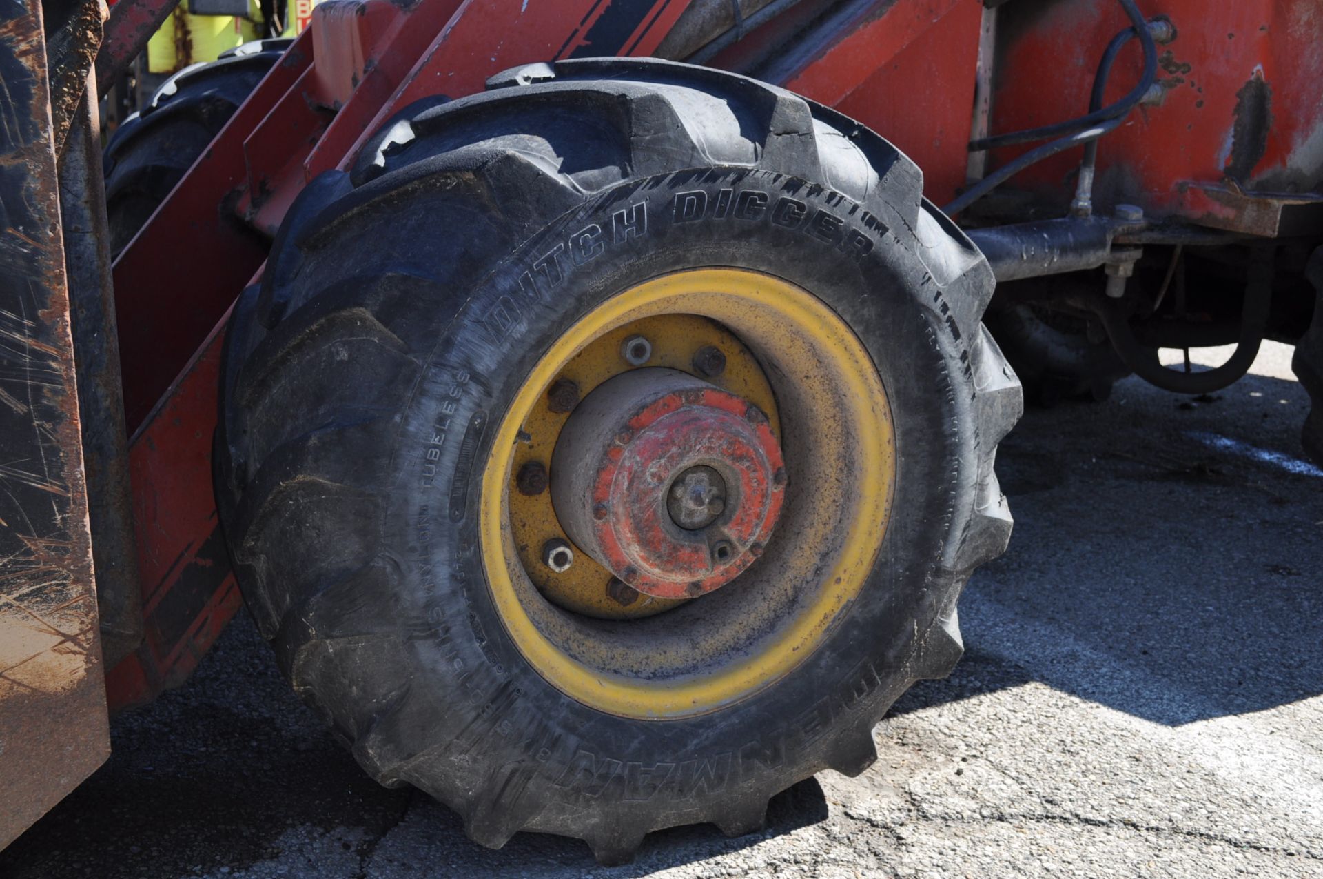 Wrangler loader, Bucket and forks - Image 7 of 10