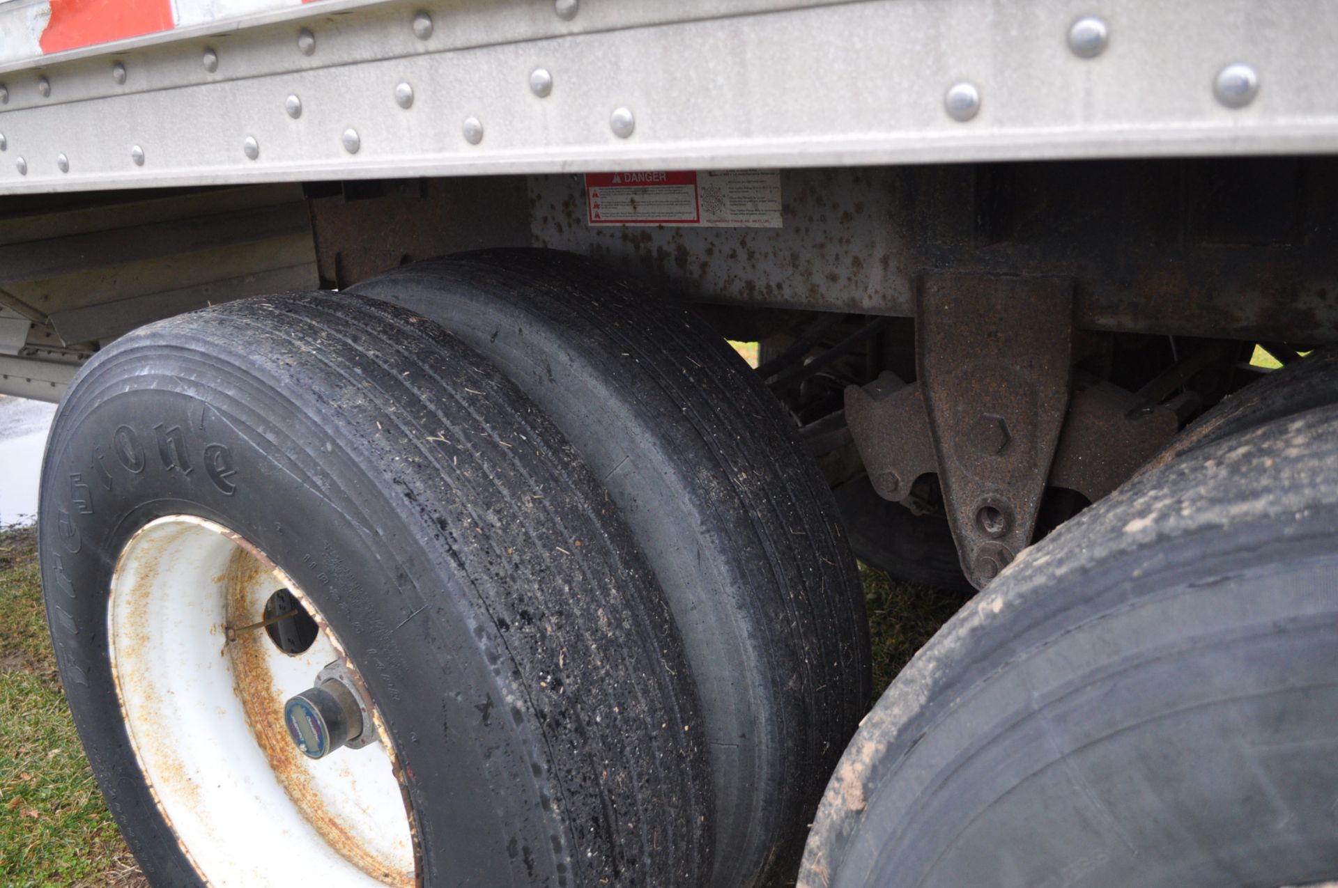 1999 Wilson 40’ Hopper Bottom grain trailer 66’ sides spring ride, steel wheels - Image 8 of 8