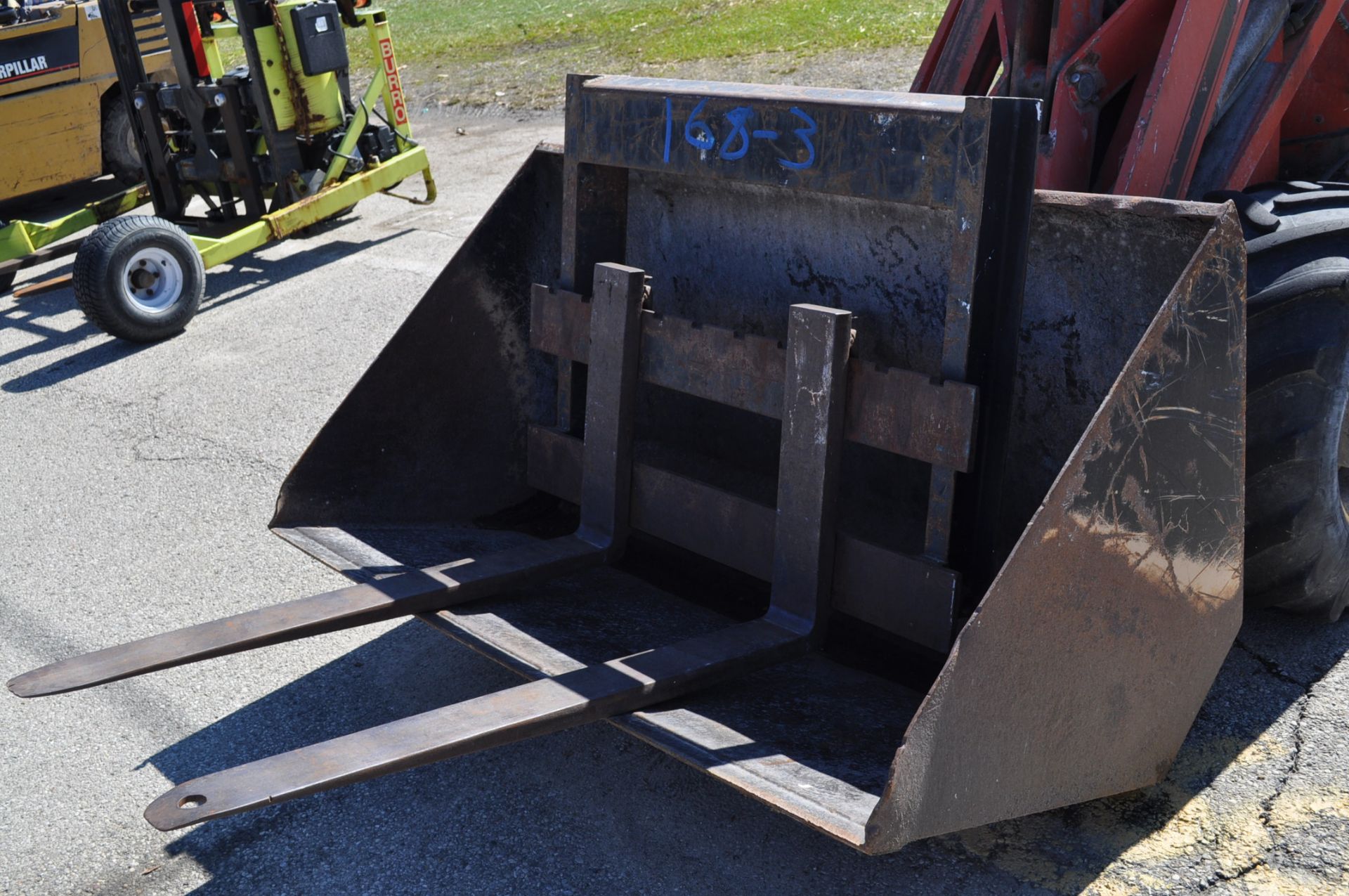 Wrangler loader, Bucket and forks - Image 6 of 10