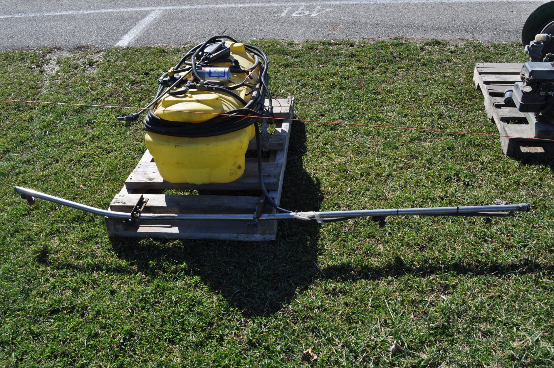 25 gal 12volt spot sprayer - Image 2 of 2