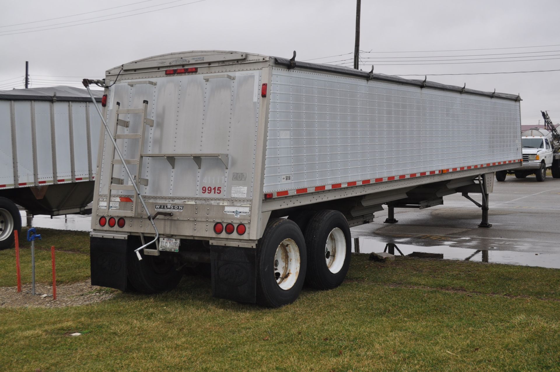 1999 Wilson 40’ Hopper Bottom grain trailer 66’ sides spring ride, steel wheels - Image 3 of 8