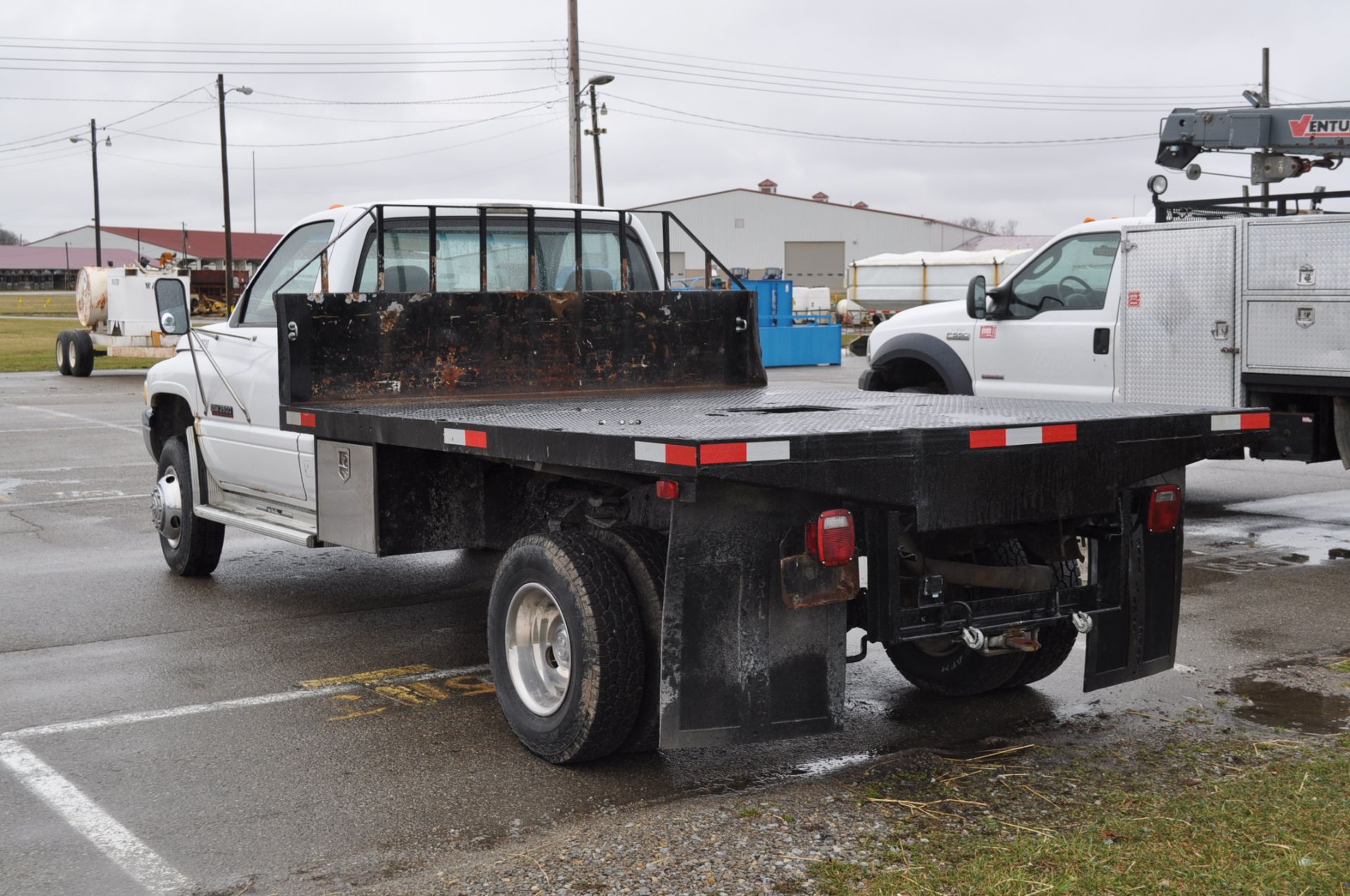 1999 Dodge 3500 reg cab, 24 valve Cummins Turbo Diesel, 5 sp manual, 2wd, flat bed, 195,882 mi - Image 2 of 13