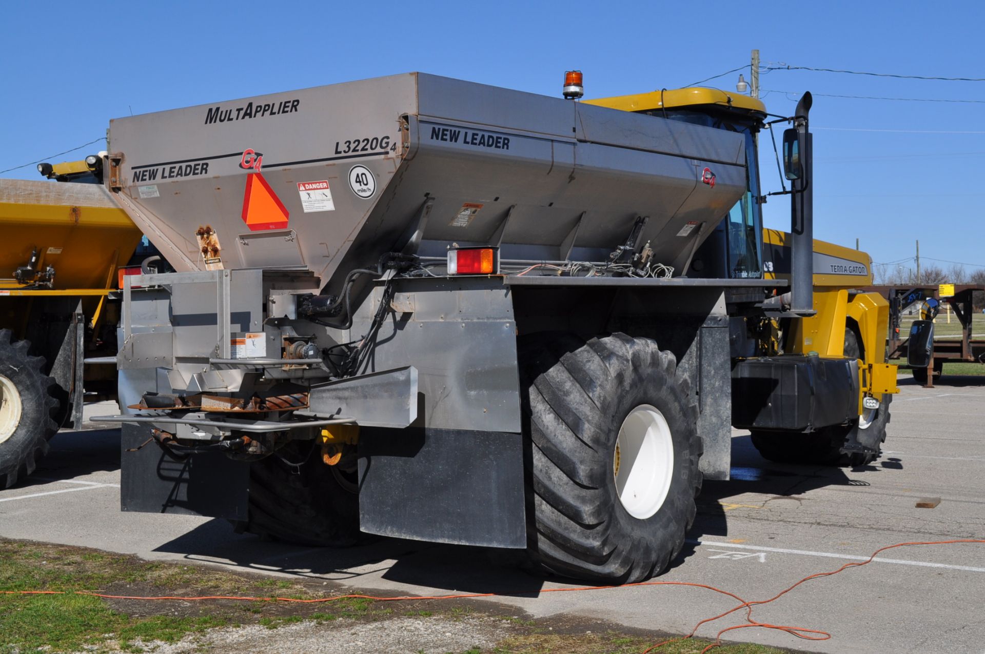 2006 8203 Terra Gator floater, 6134 hrs, L3220G4 Multiapplier Twin Bin, Cat engine, Ag leader - Image 3 of 7