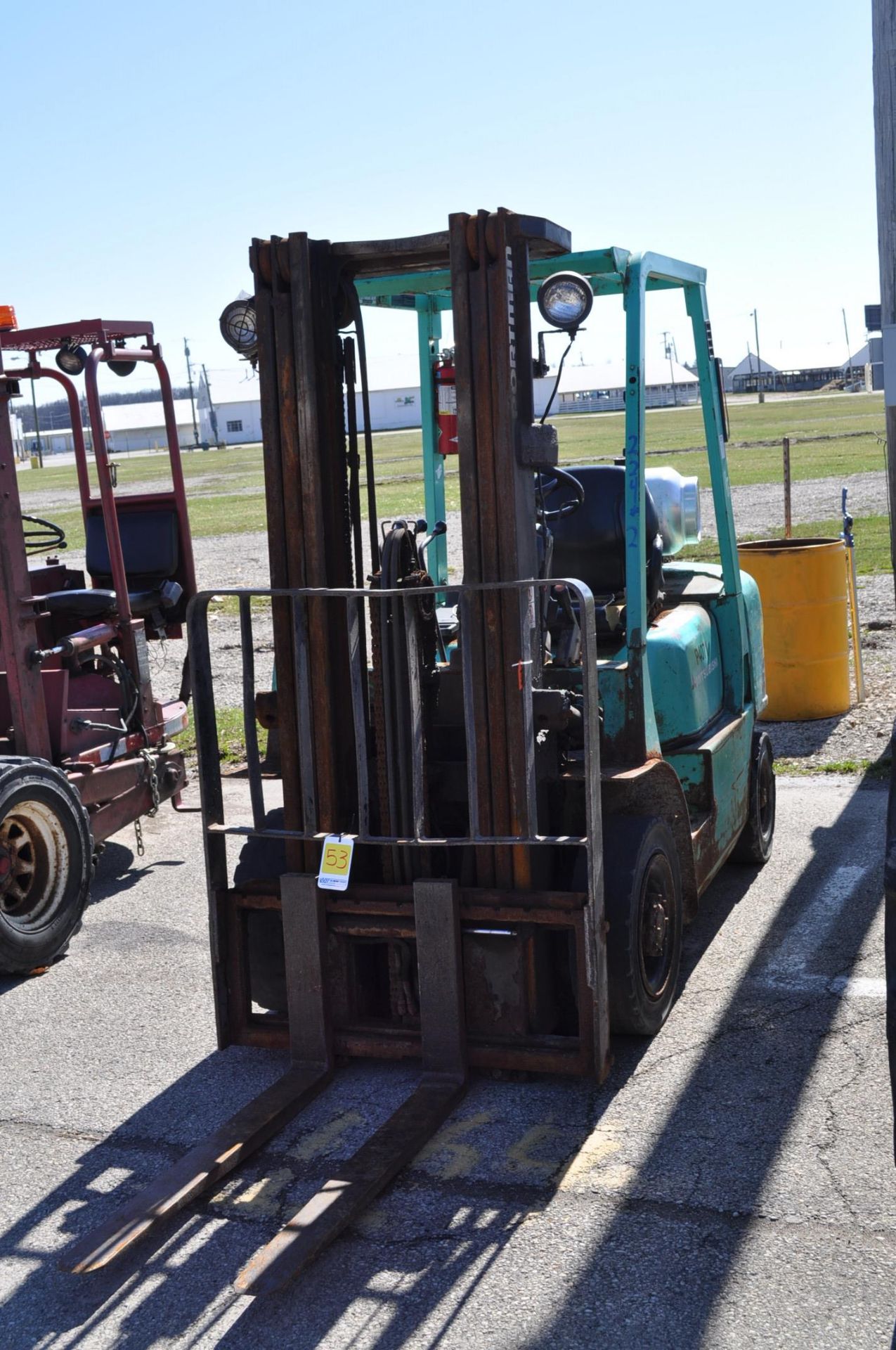 Mitsubishi FG 25 LP forklift, 3 stage mast, side shift