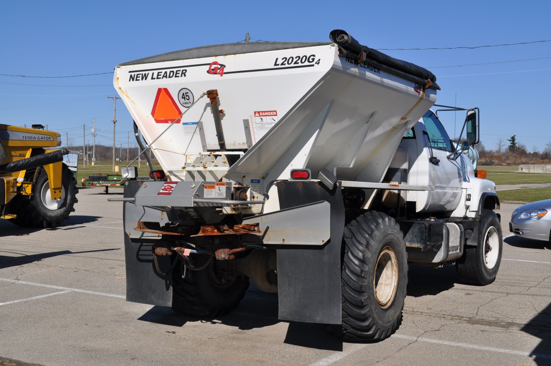 1996 GMC Field Gymmy, New Leader L22-20 G4 spinner bed, Cat engine, auto trans, GSC 1000 controller - Image 3 of 11