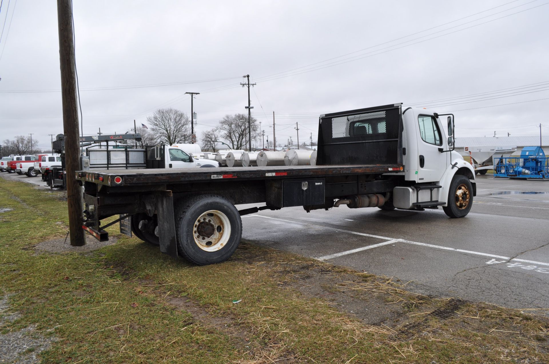 2006 Freightliner Business class M2, CAT C7 engine, auto trans, single axle, 18.5’ flat bed - Image 3 of 18