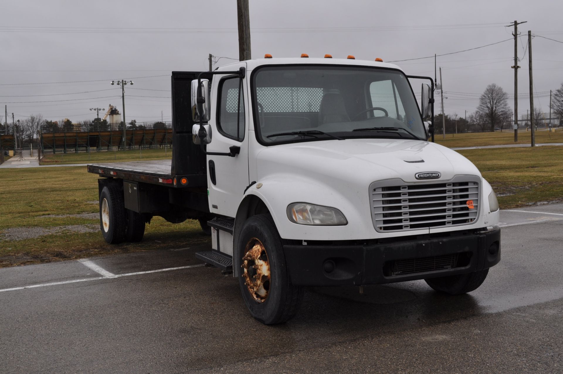 2006 Freightliner Business class M2, CAT C7 engine, auto trans, single axle, 18.5’ flat bed - Image 4 of 18