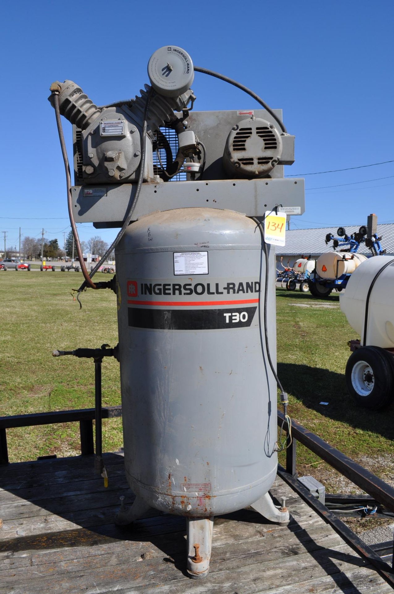 3 phase air compressor and tank - Image 2 of 2