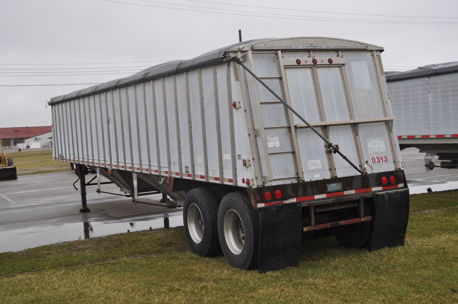 2003 Merrit 40’ Hopper Bottom grain trailer 66’ sides, air ride, alum wheels - Image 2 of 9