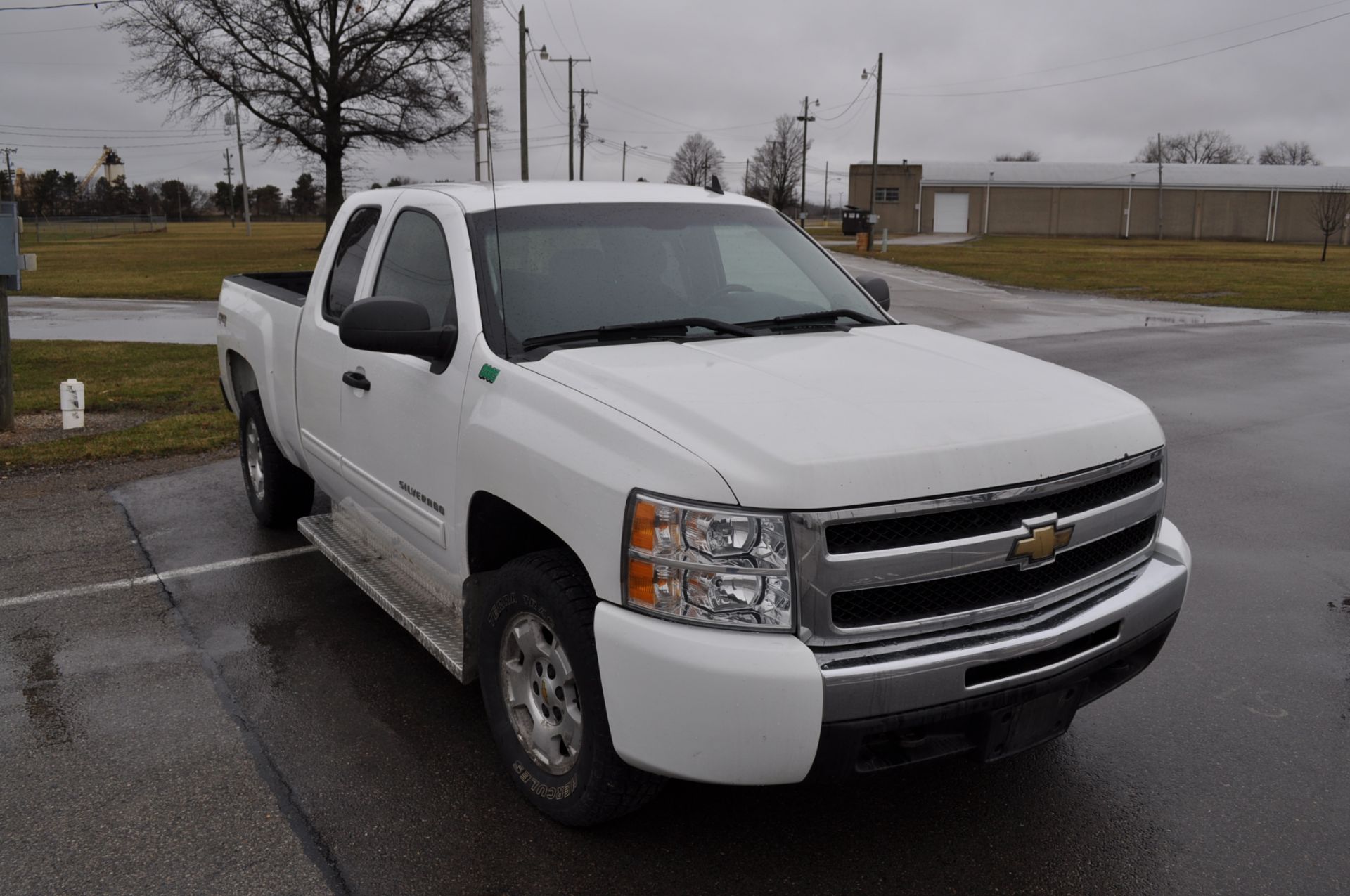 2010 Chevrolet 1500 ext cab pickup, gas, 4x4, auto, 207,342 miles, VIN 1GCSKSE39AZ131300 - Image 4 of 11