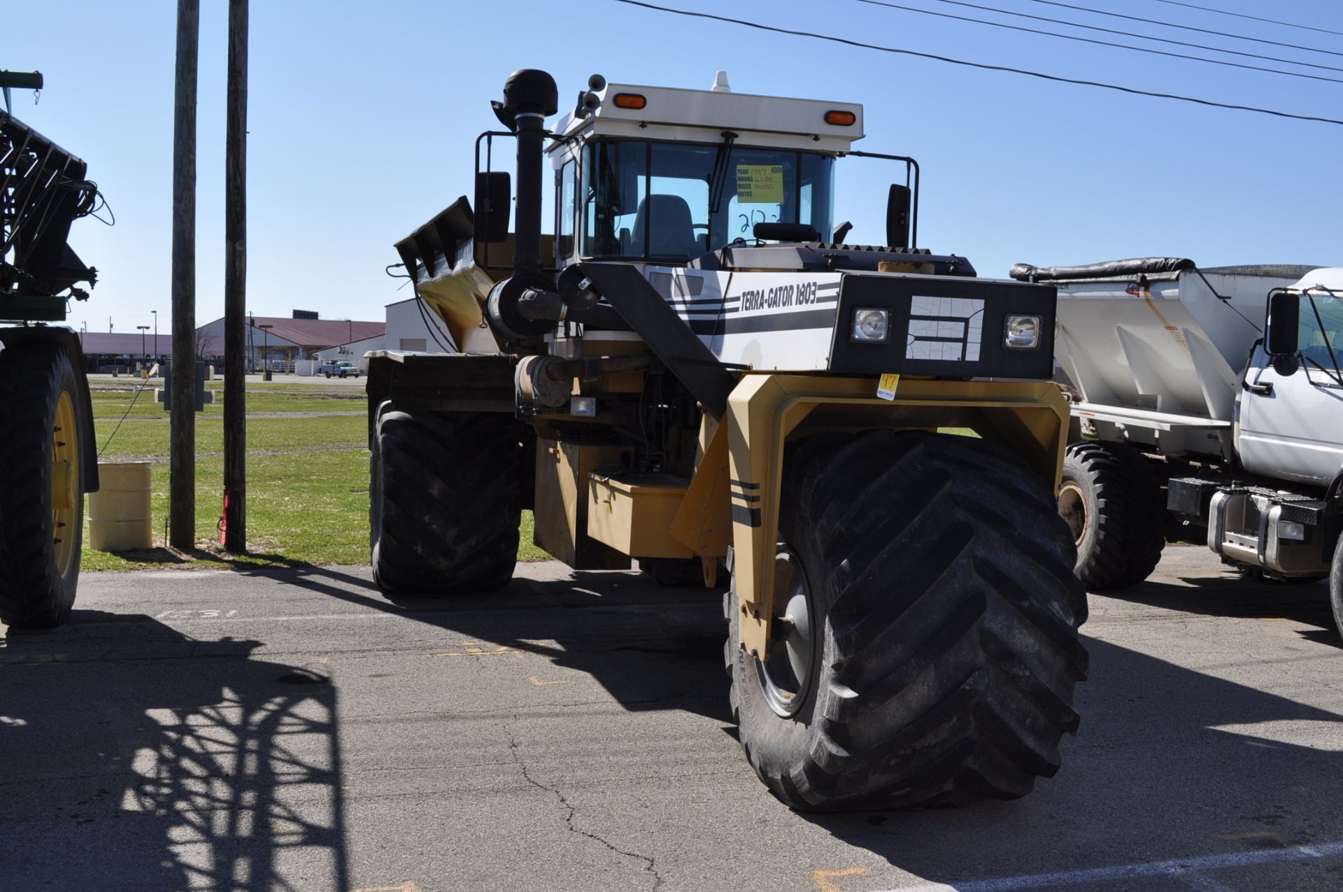 1997 1803 Terra Gator dry spreader floater, 6288 hrs, L3020GT Single bin, Raven Viper Pro - Image 4 of 8