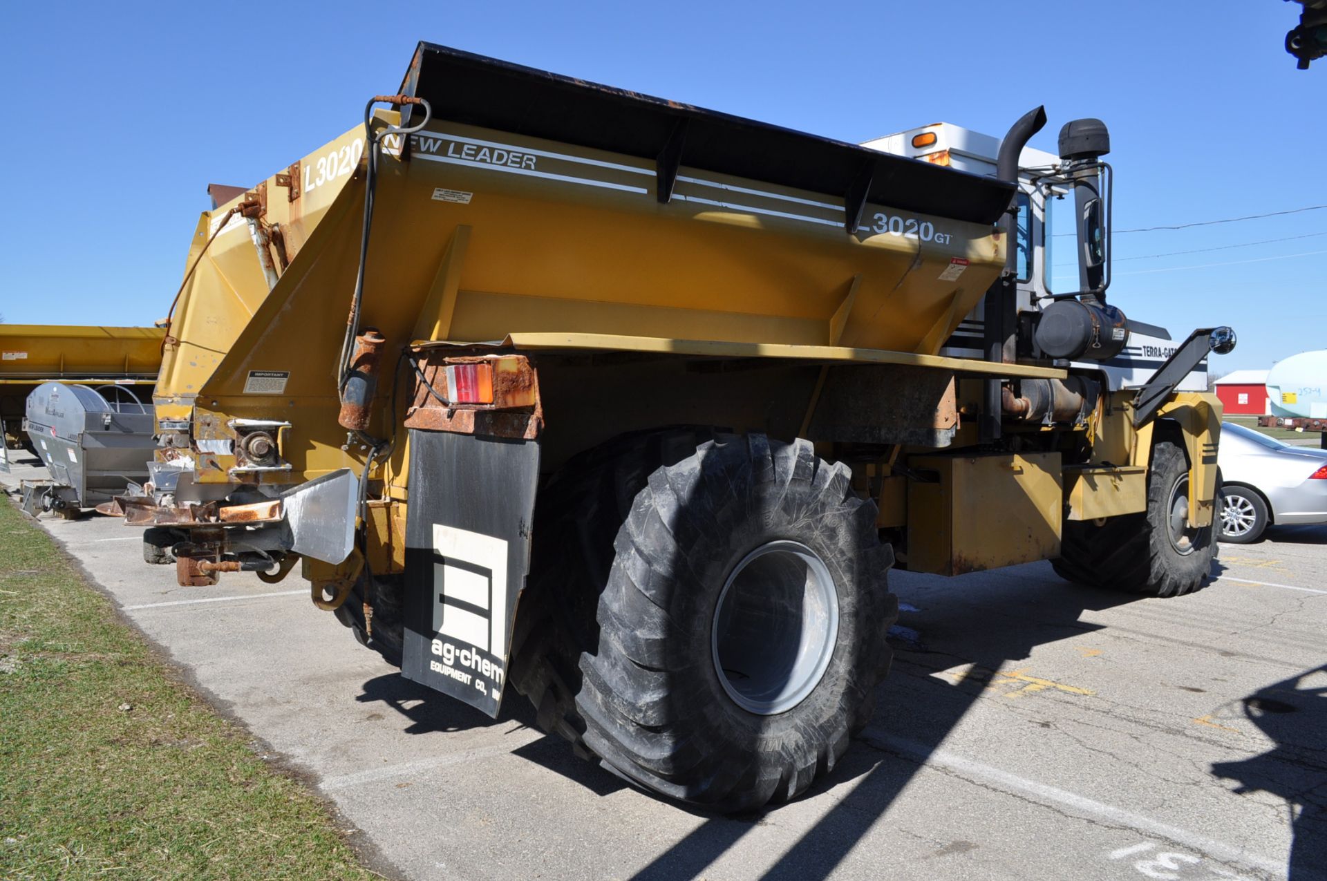 1997 1803 Terra Gator dry spreader floater, 6288 hrs, L3020GT Single bin, Raven Viper Pro - Image 3 of 8