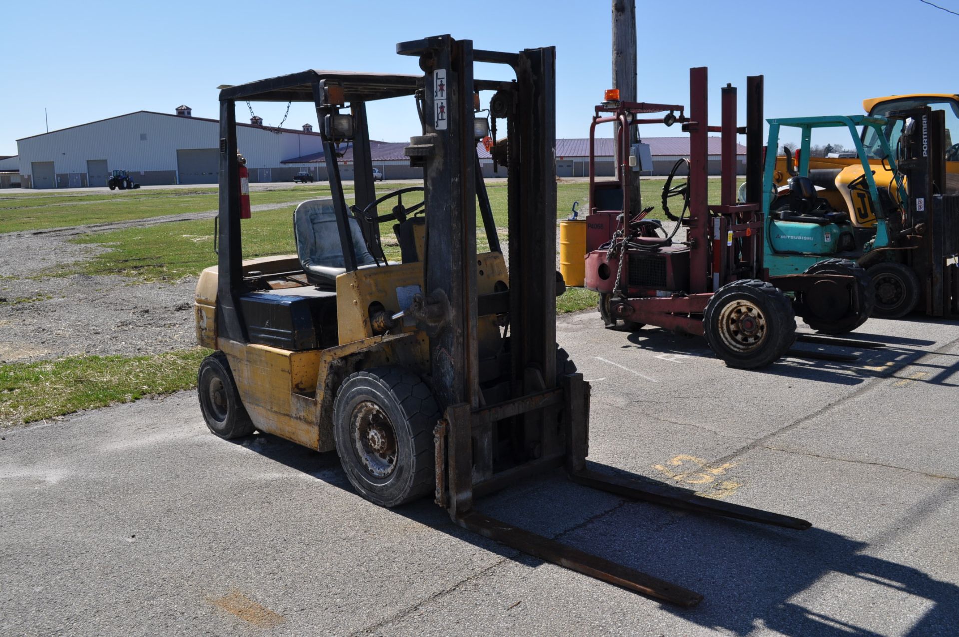 King Forklift 5000 lb capacity, pneumatic tires, gasoline engine, SN AN428 - Image 4 of 6