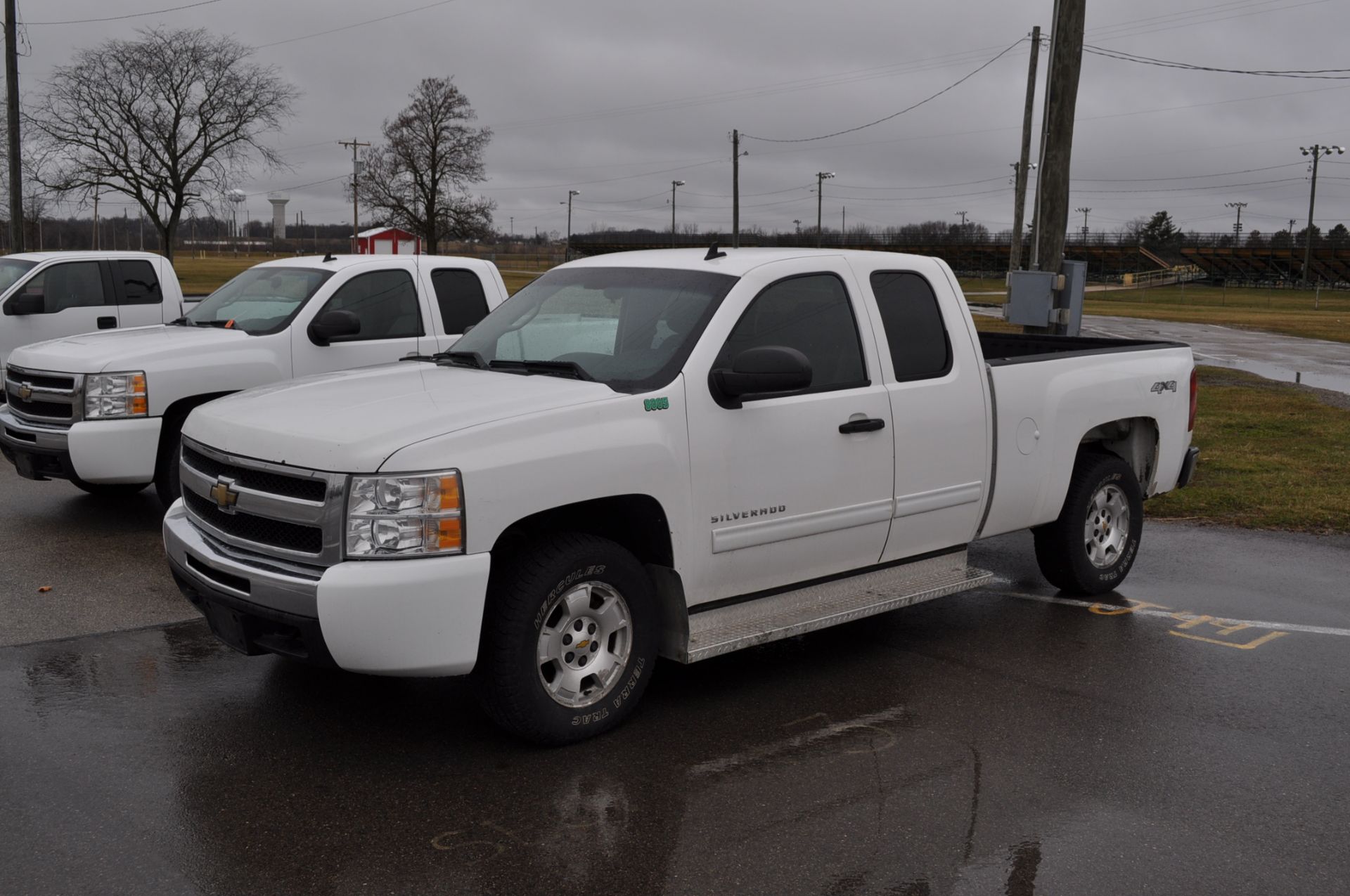 2010 Chevrolet 1500 ext cab pickup, gas, 4x4, auto, 207,342 miles, VIN 1GCSKSE39AZ131300