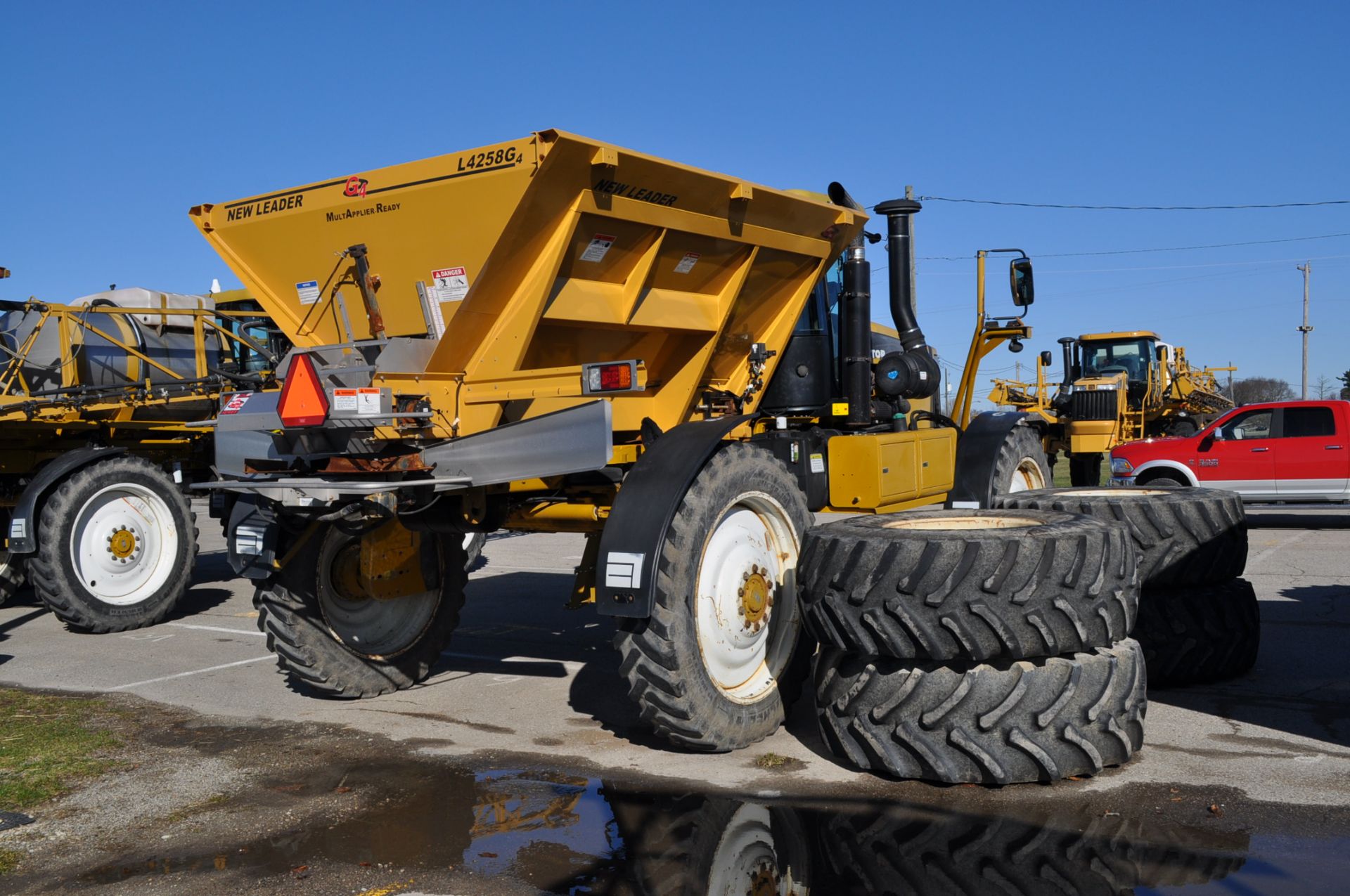 2007 1074SS Rogator dry spreader, 3868 hrs, New Leader G4 L4258G4 dry box, single bin, new in 2016 - Image 5 of 13