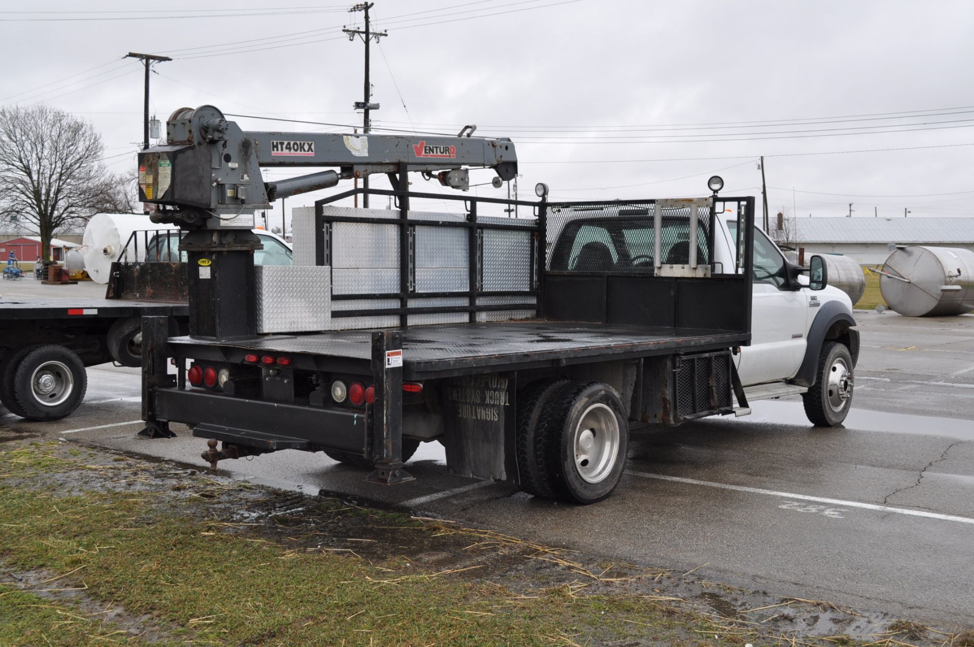 2006 Ford F-550 flat bed truck with cane, 6.0 Powerstroke diesel, auto, 4x4, PTO, 189,135 miles - Image 3 of 19