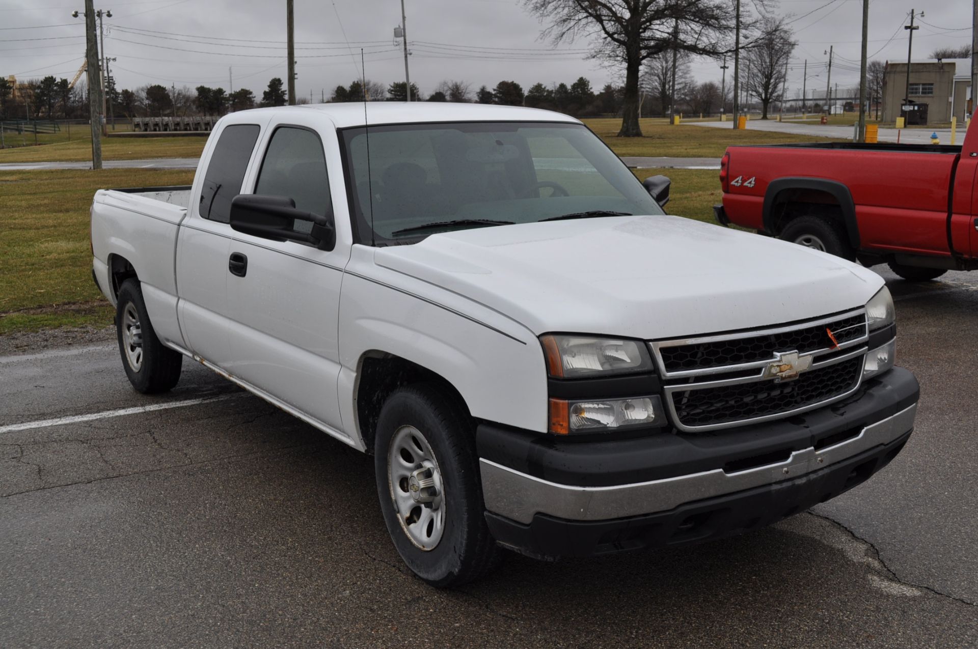 2007 Chevy 1500 ext cab pickup, 2wd, gas, auto, short bed, 245,202 miles, VIN 1GCEC19X87Z121173 - Image 4 of 10