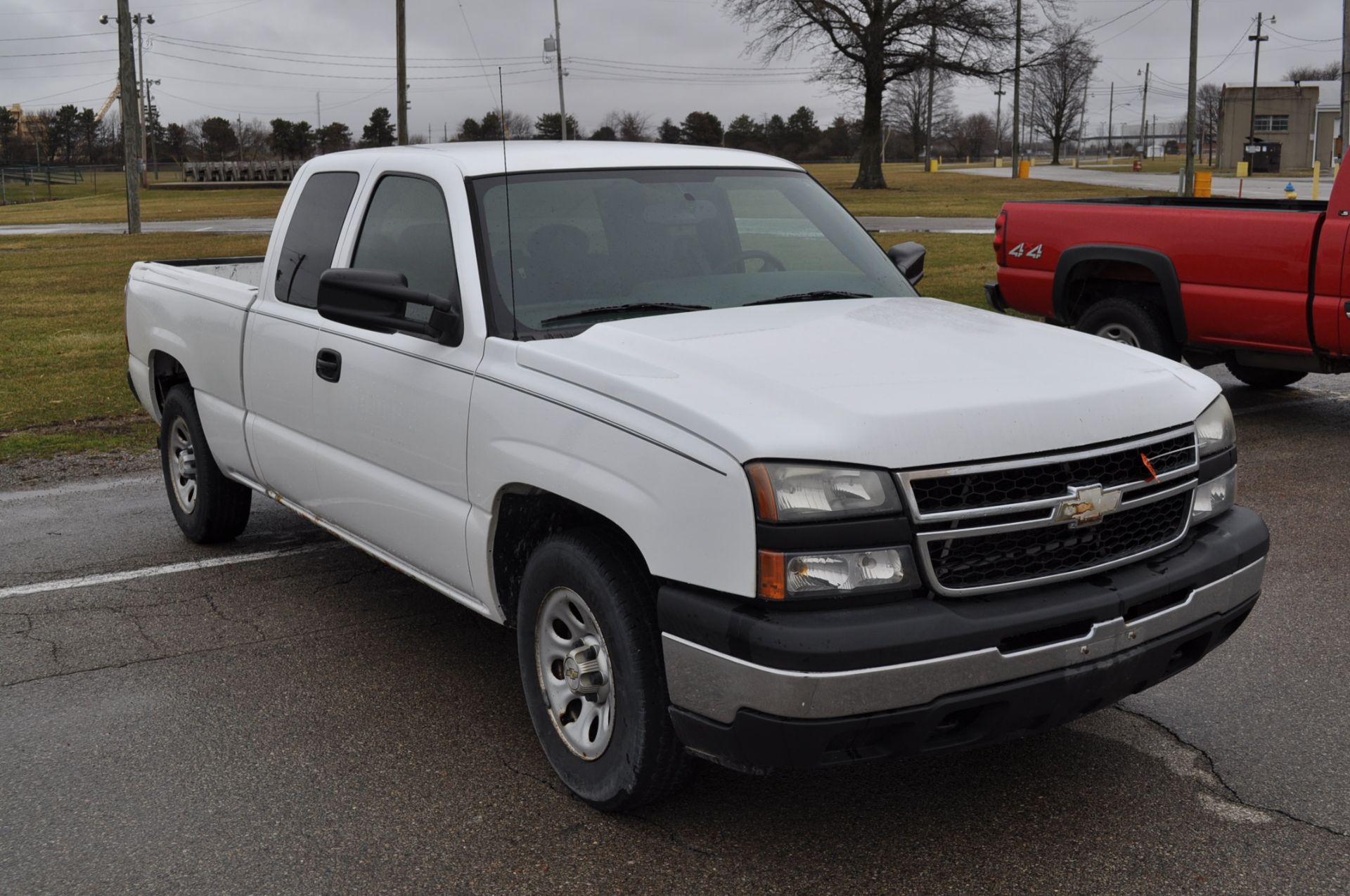 2007 Chevy 1500 ext cab pickup, 2wd, gas, auto, short bed, 245,202 miles, VIN 1GCEC19X87Z121173 - Bild 4 aus 10