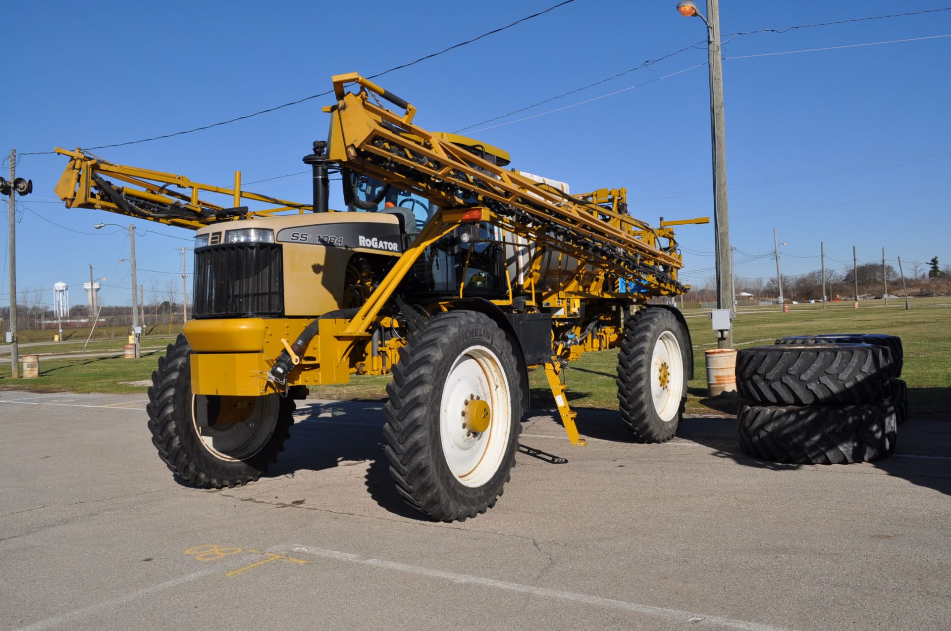 2009 SSc1084 Rogator sprayer, 2992 hrs, 100’ booms, 1000gl SS tank, Raven Viper Pro controller