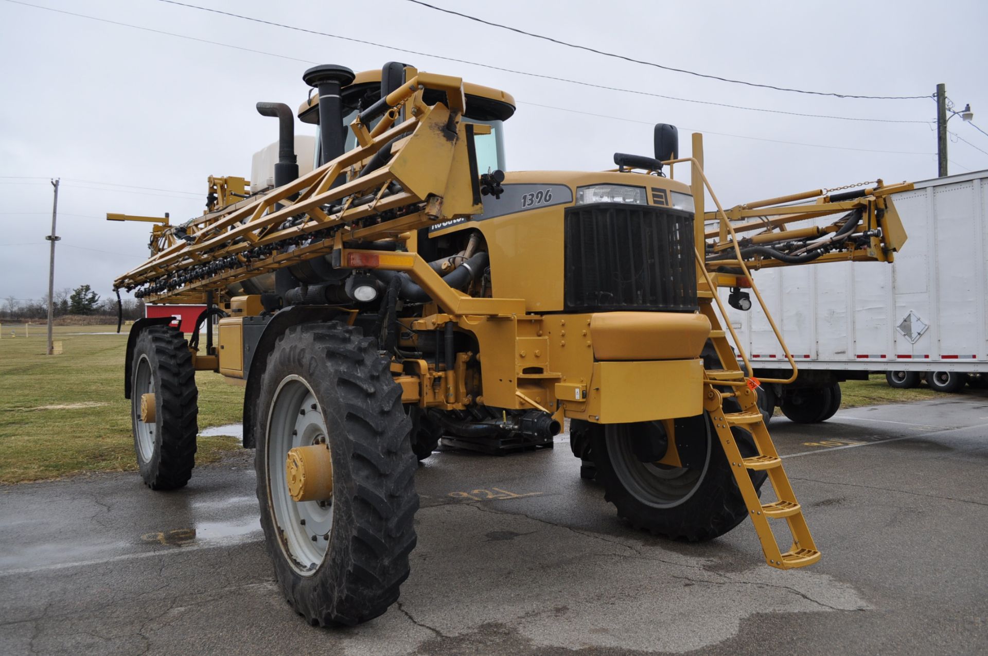 2011 1396 Rogator 1300gl SS tank 100’ booms - Image 4 of 11