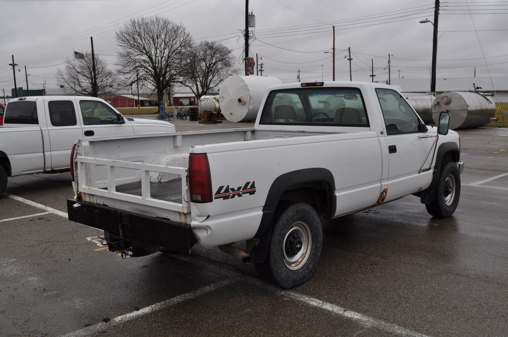 1997 Chevrolet 2500 reg cab pickup, 4x4, gas, long bed, electric brake controller, 283,203 mi - Image 3 of 11