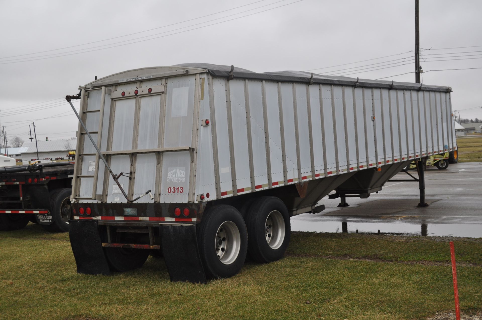 2003 Merrit 40’ Hopper Bottom grain trailer 66’ sides, air ride, alum wheels - Image 3 of 9