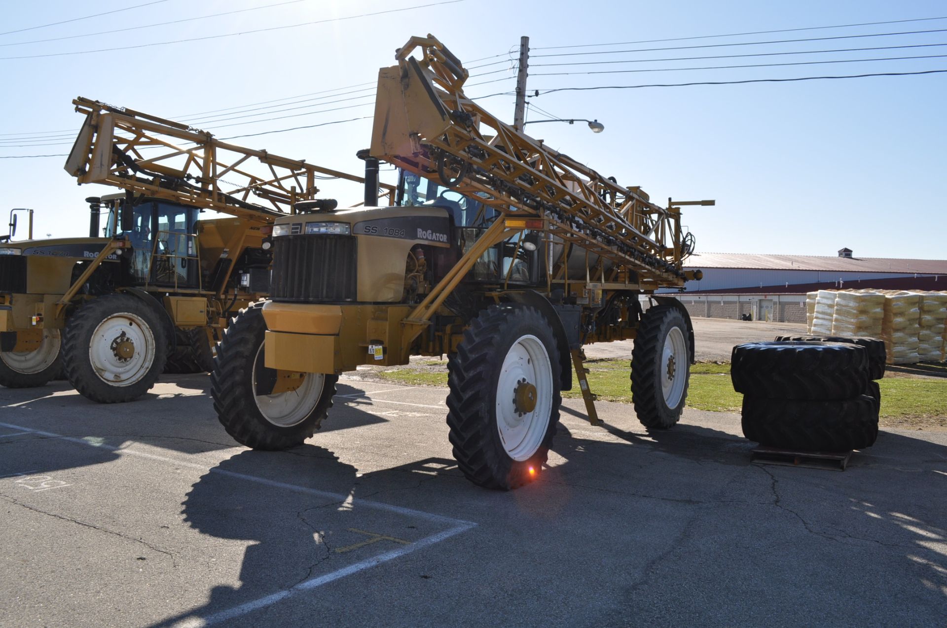 2009 SSc 1084 Rogator sprayer, 3023 hrs, 1000gal SS tank, 100’ booms, Raven Viper Pro - Image 2 of 16