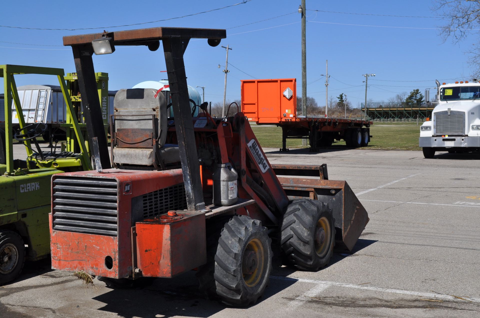 Wrangler loader, Bucket and forks - Image 3 of 10