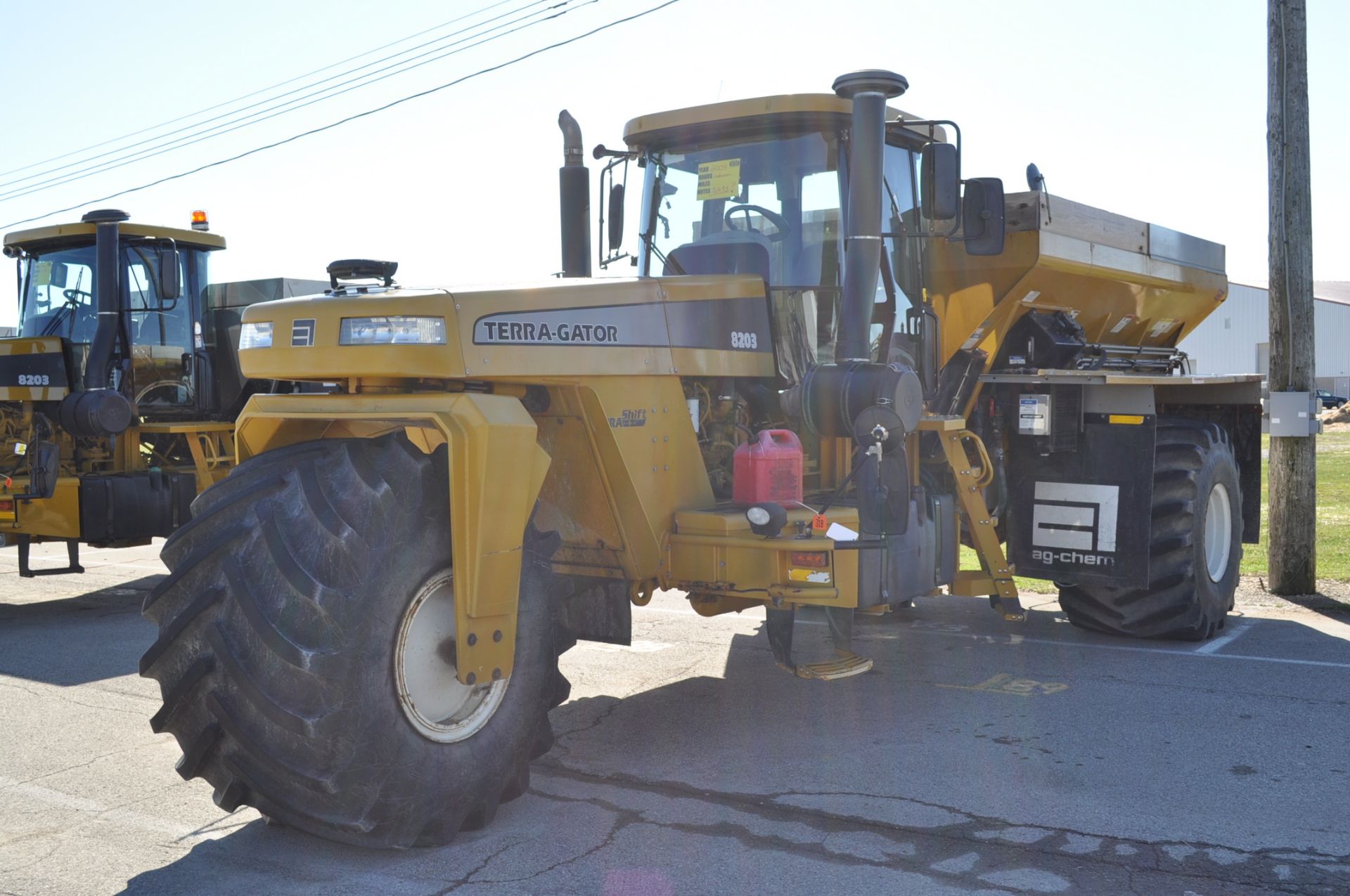 2009 8203 Terra Gator floater, 5293hrs, New Leader L4000G4 Twin Bin, New Trans Spring 2016