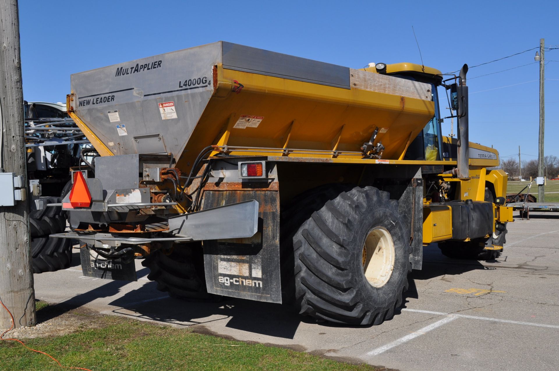 2009 8203 Terra Gator floater, 5293hrs, New Leader L4000G4 Twin Bin, New Trans Spring 2016 - Image 3 of 7