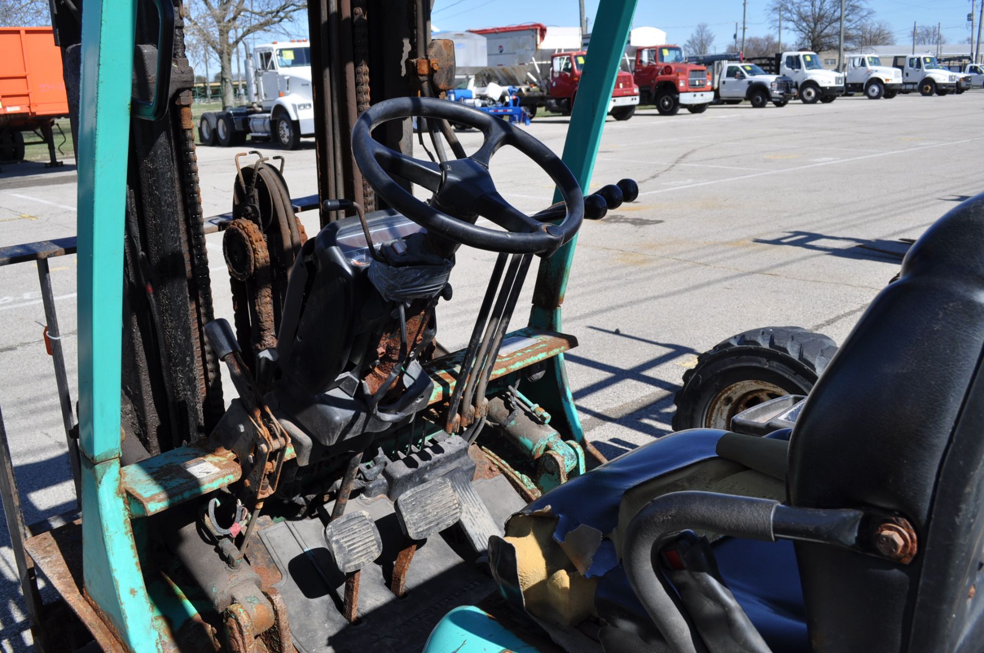 Mitsubishi FG 25 LP forklift, 3 stage mast, side shift - Image 8 of 12