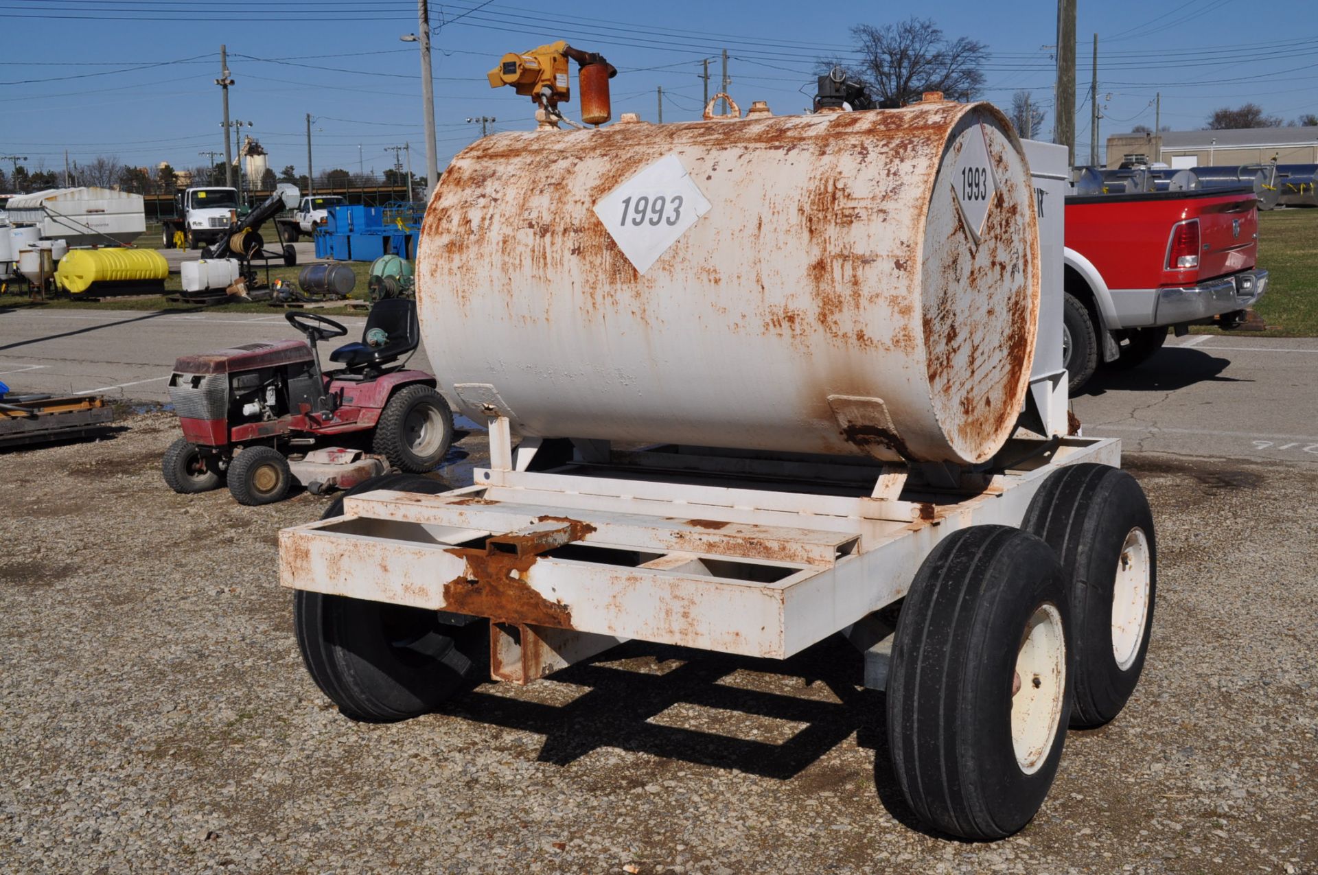 Water and fuel trailer - Image 4 of 7