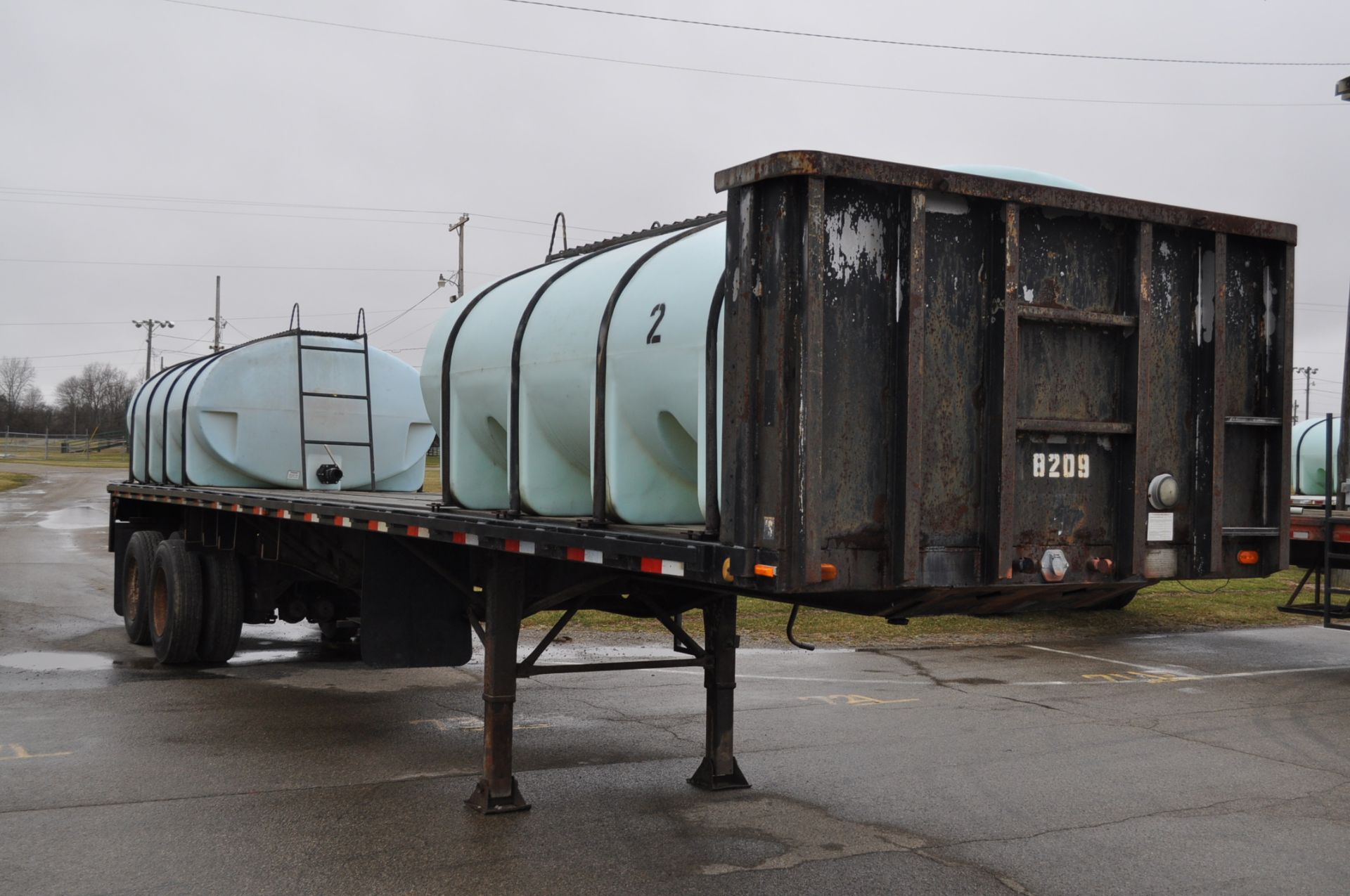 1982 Transcraft 40’ flat trailer with 2-2000gl poly tanks - Image 4 of 7