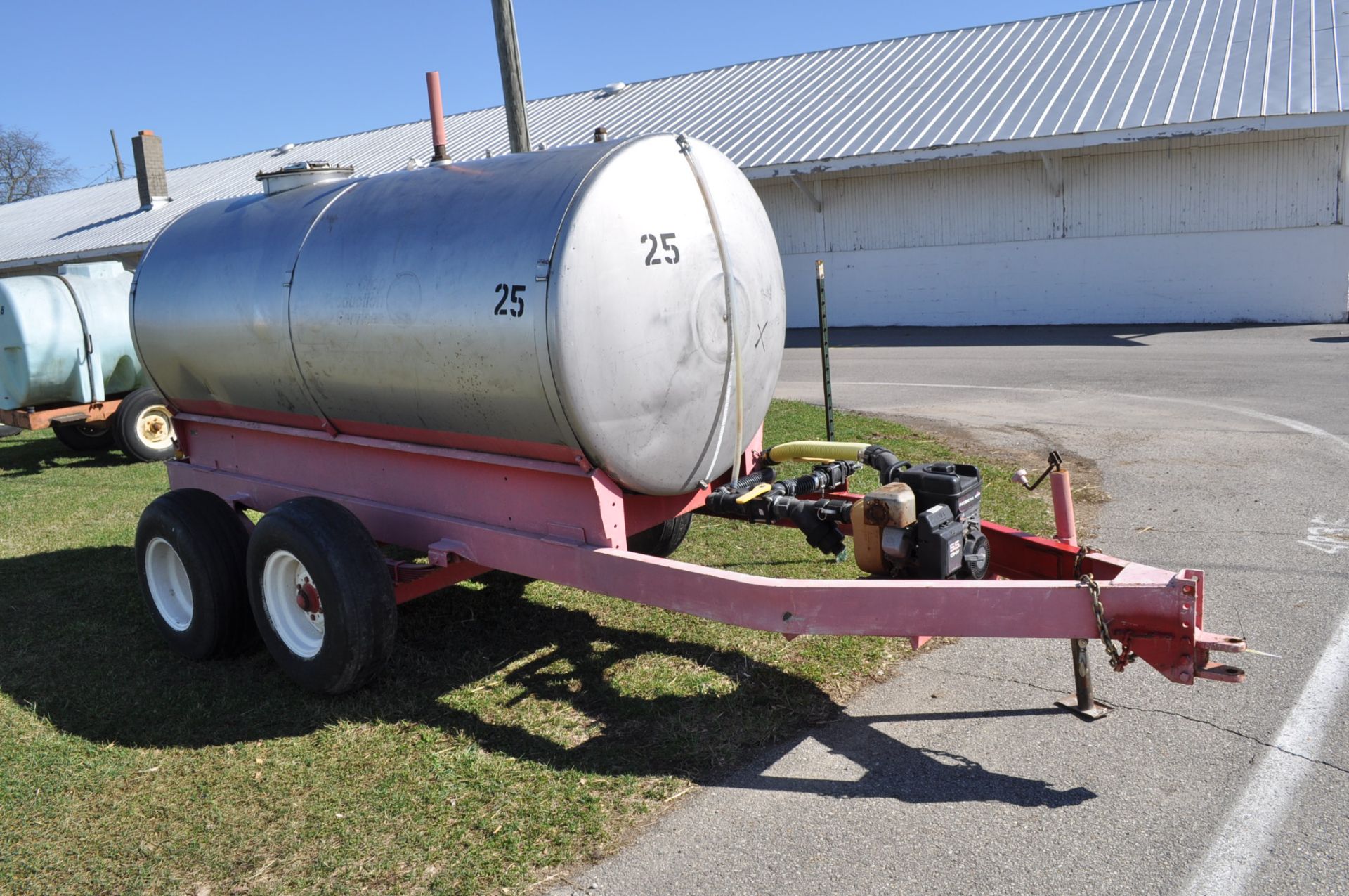 1000 gal SS fertilizer trailer, tandem axle, 2" pump and hose - Image 5 of 12