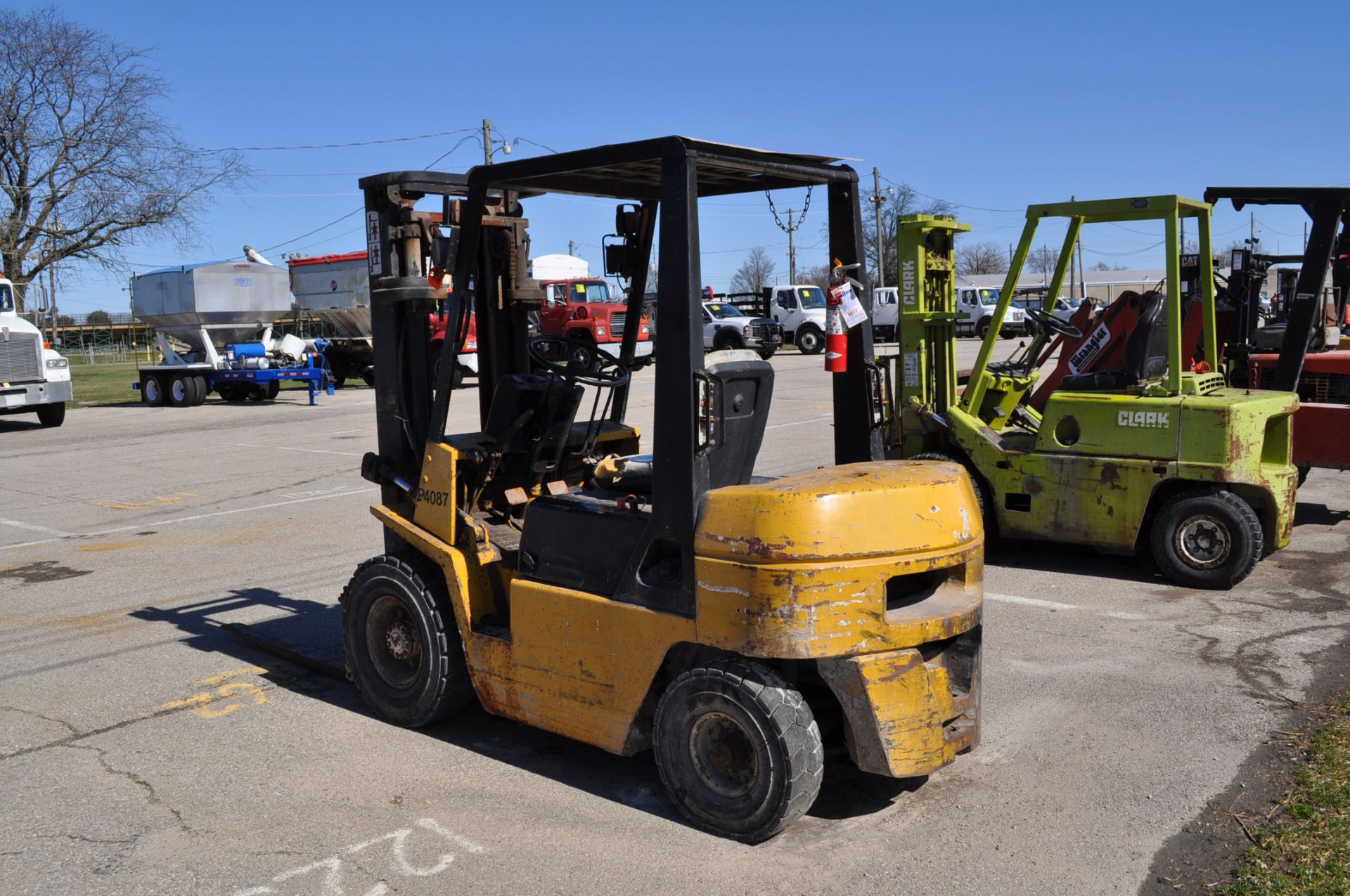 King Forklift 5000 lb capacity, pneumatic tires, gasoline engine, SN AN428 - Image 2 of 6