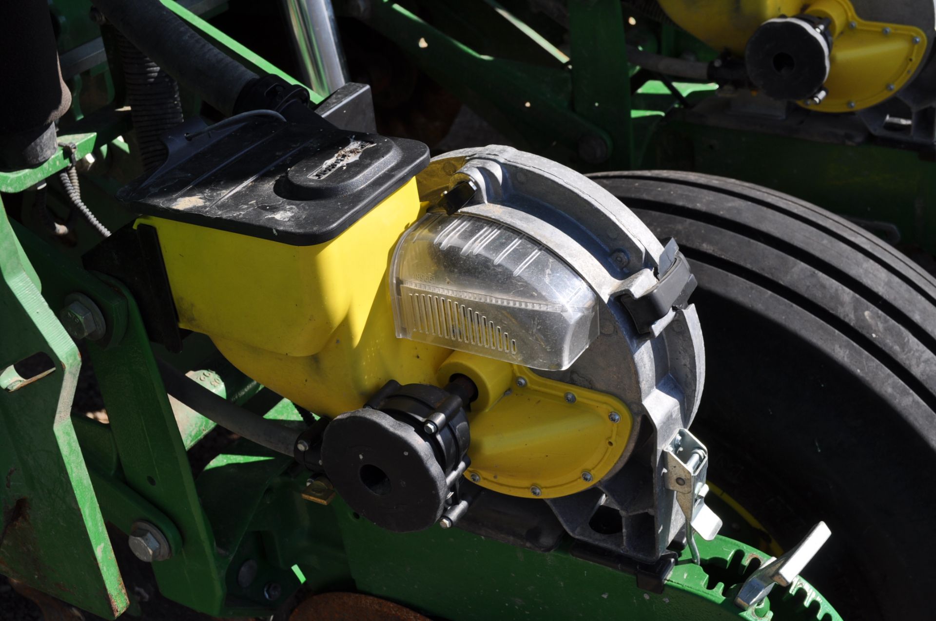 2014 John Deere 1790 planter, 16/32, no-till, CCS, pneumatic down pressure, 2 pt, marker - Image 7 of 11