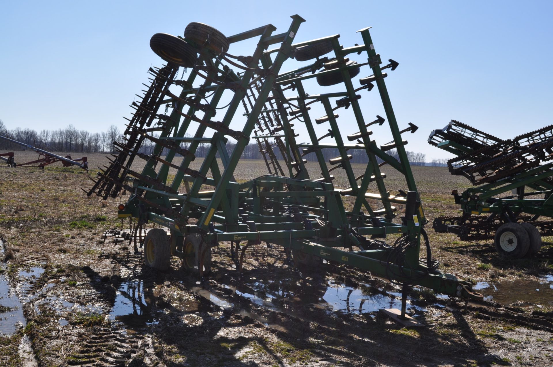 32’ John Deere 980 field cultivator, walking tandems, 5-bar spike tooth harrow, rear hitch w/ hyd - Image 4 of 5