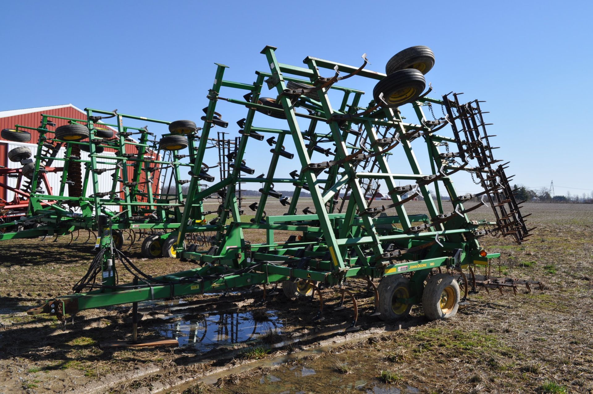 32’ John Deere 980 field cultivator, walking tandems, 5-bar spike tooth harrow, rear hitch w/ hyd