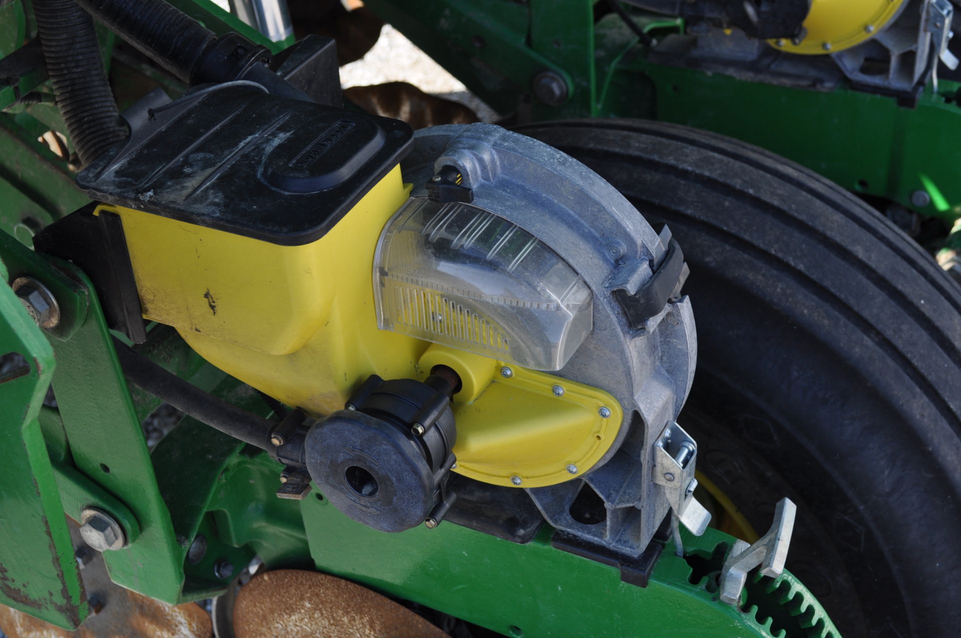 2013 John Deere 1790 planter, 16/32, no-till, CCS, pneumatic down pressure, 2 pt, marker - Image 7 of 12