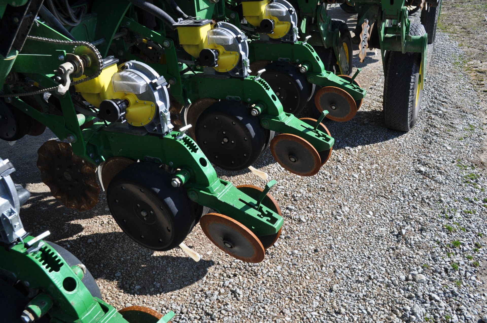 2014 John Deere 1790 planter, 16/32, no-till, CCS, pneumatic down pressure, 2 pt, marker - Image 9 of 11