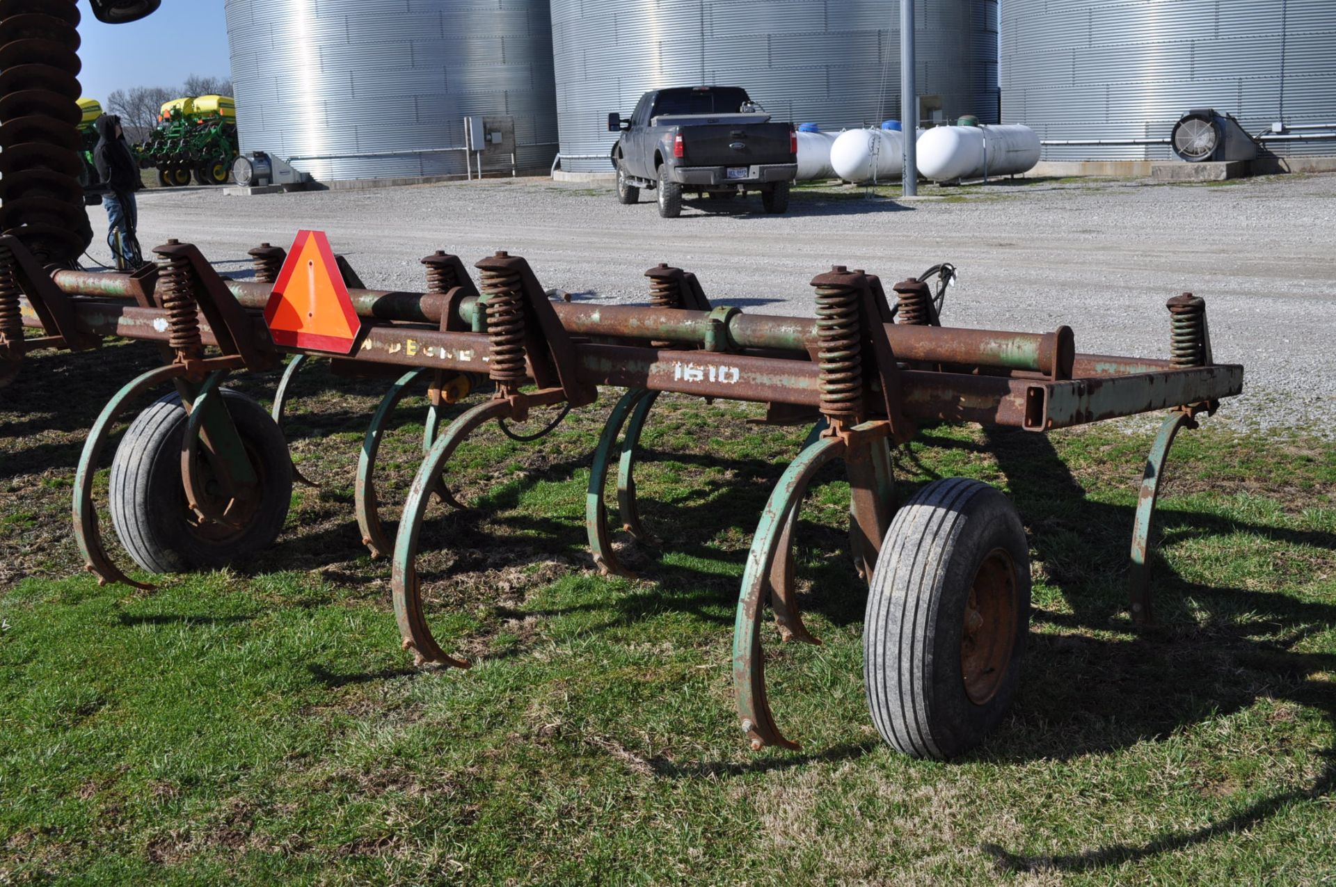 13 shank John Deere 1610 chisel plow - Image 3 of 4