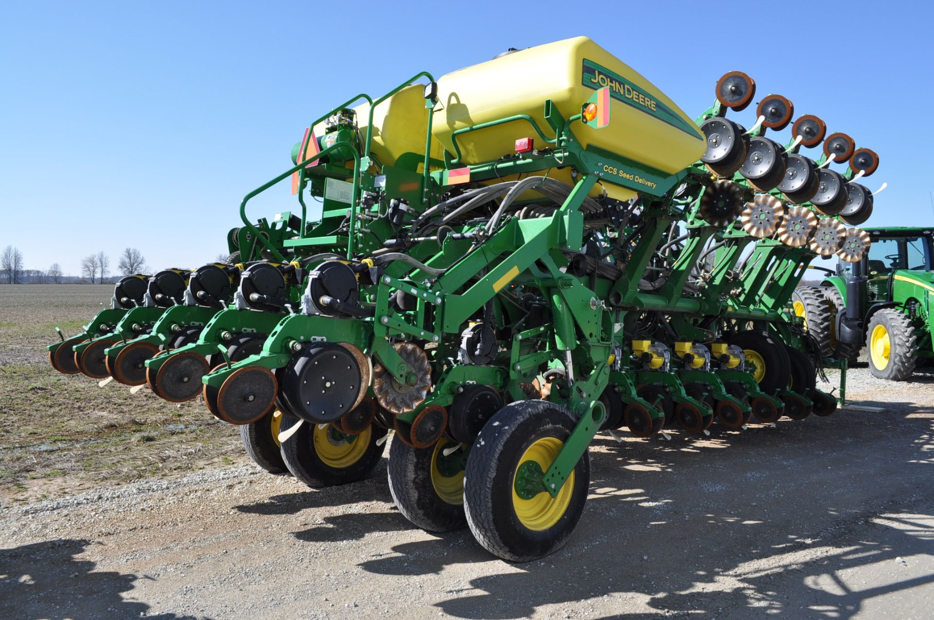 2014 John Deere 1790 planter, 16/32, no-till, CCS, pneumatic down pressure, 2 pt, marker - Image 4 of 11