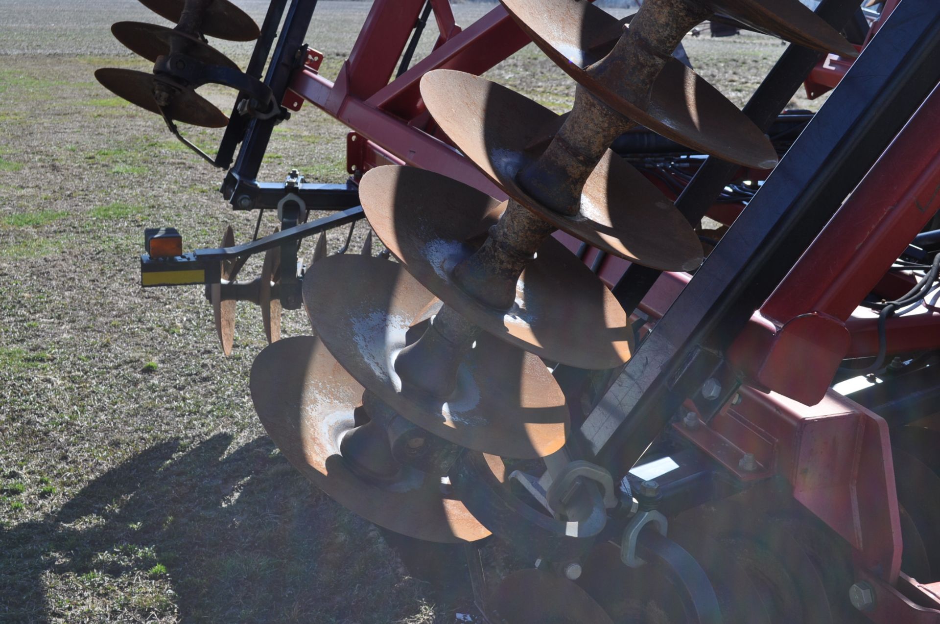 32’ Case IH RMX340 disc, 7.5” spacing, rock flex, hyd fold, hyd tilt - Image 5 of 7