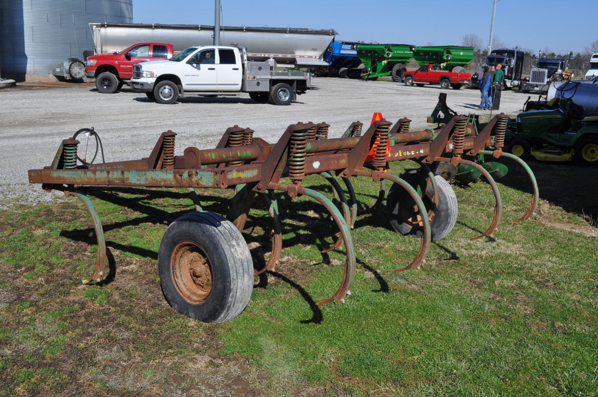 13 shank John Deere 1610 chisel plow - Image 2 of 4