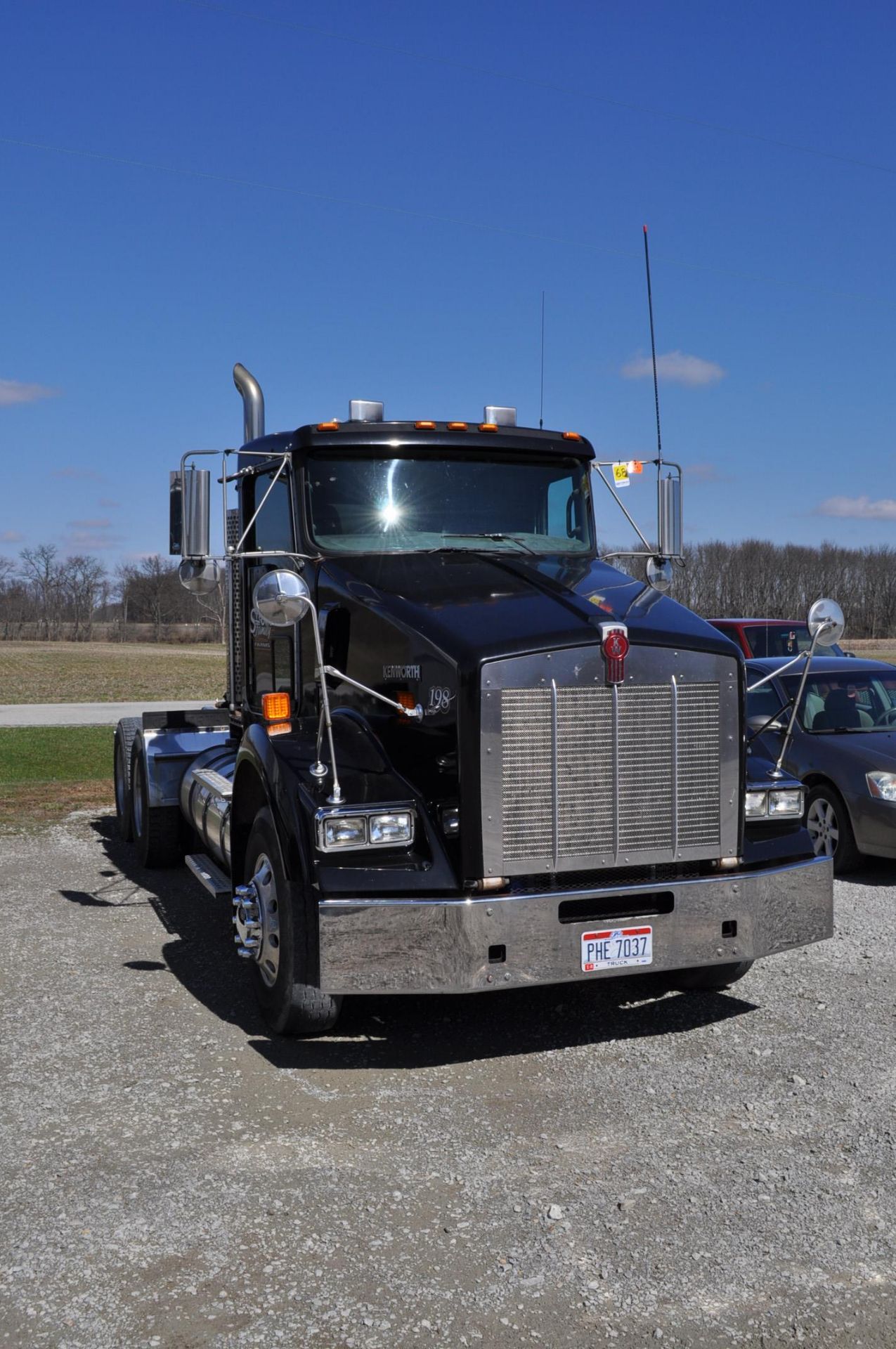 2007 Kenworth T800 semi truck, day cab, C13 CAT engine, NON DPF, 10-speed, 235 WB, PTO, wet line, - Image 4 of 12