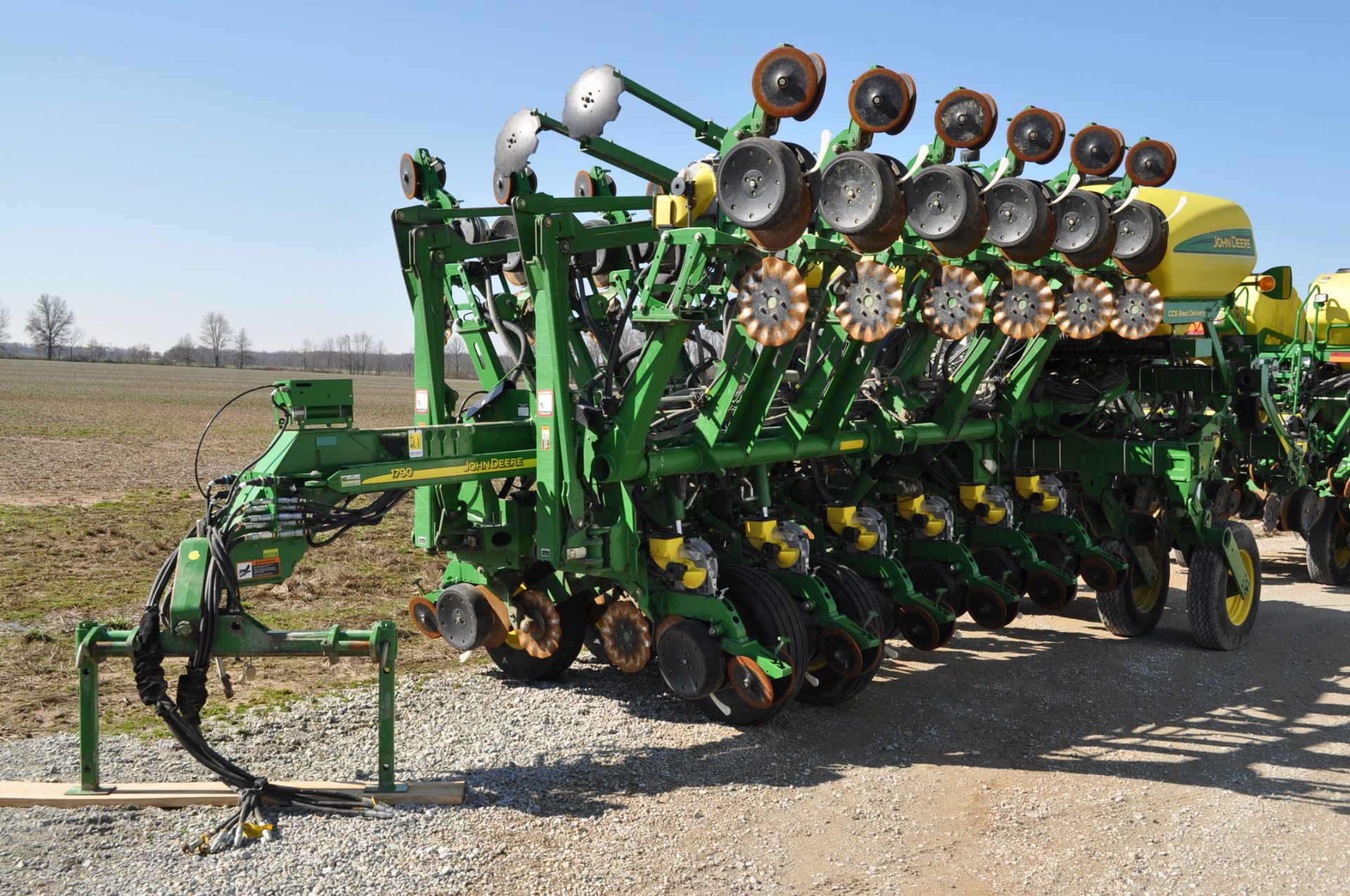 2013 John Deere 1790 planter, 16/32, no-till, CCS, pneumatic down pressure, 2 pt, marker