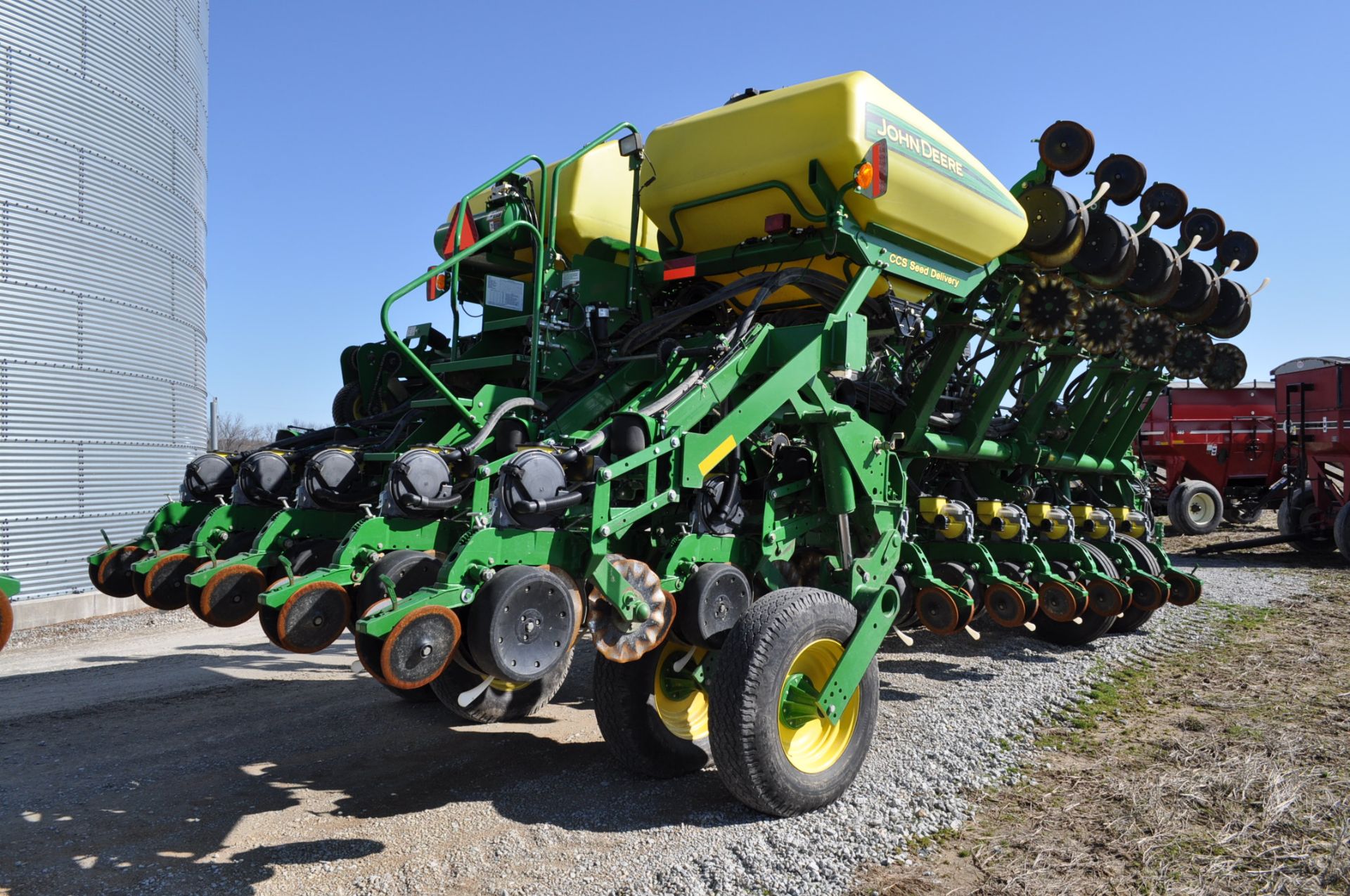 2013 John Deere 1790 planter, 16/32, no-till, CCS, pneumatic down pressure, 2 pt, marker - Image 3 of 12